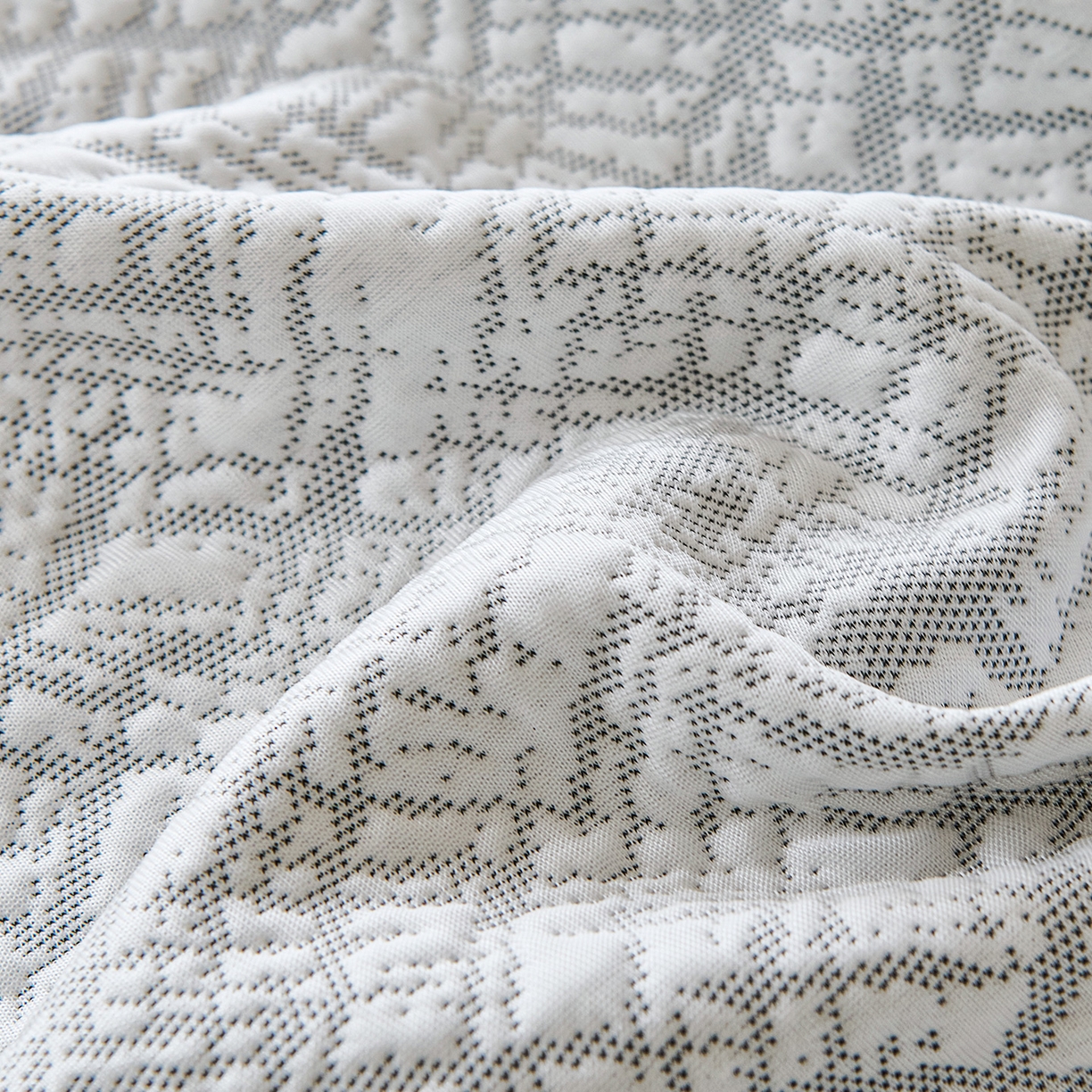 91家纺网 家纺一手货源 找家纺 卡初家居（原微来） 2026新款PE凉感冰丝沙发盖毯沙发巾系列 依恋-灰