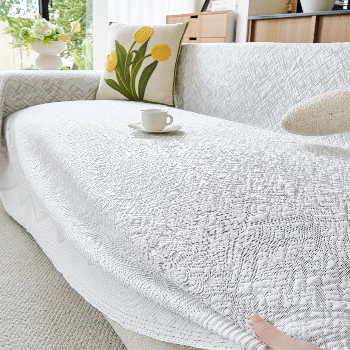 91家纺网 家纺一手货源 找家纺 卡初家居（原微来） 2026新款PE凉感冰丝沙发盖毯沙发巾系列 依恋-灰