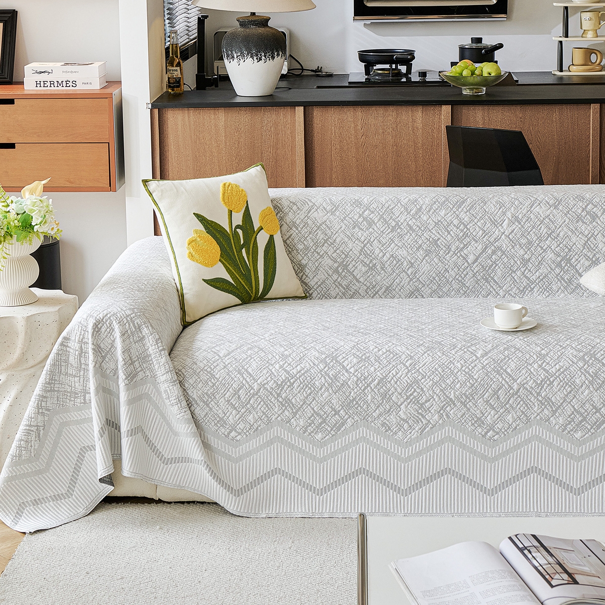 91家纺网 家纺一手货源 找家纺 卡初家居（原微来） 2026新款PE凉感冰丝沙发盖毯沙发巾系列 依恋-灰