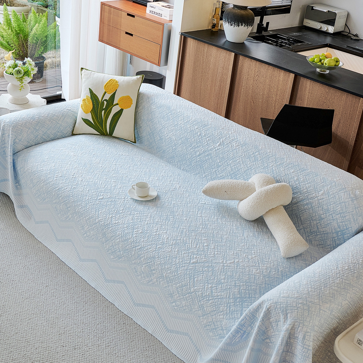 91家纺网 家纺一手货源 找家纺 卡初家居（原微来） 2026新款PE凉感冰丝沙发盖毯沙发巾系列 依恋-蓝