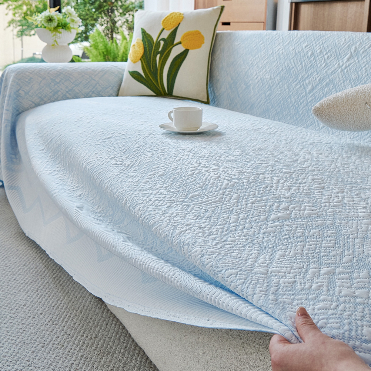 91家纺网 家纺一手货源 找家纺 卡初家居（原微来） 2026新款PE凉感冰丝沙发盖毯沙发巾系列 依恋-蓝