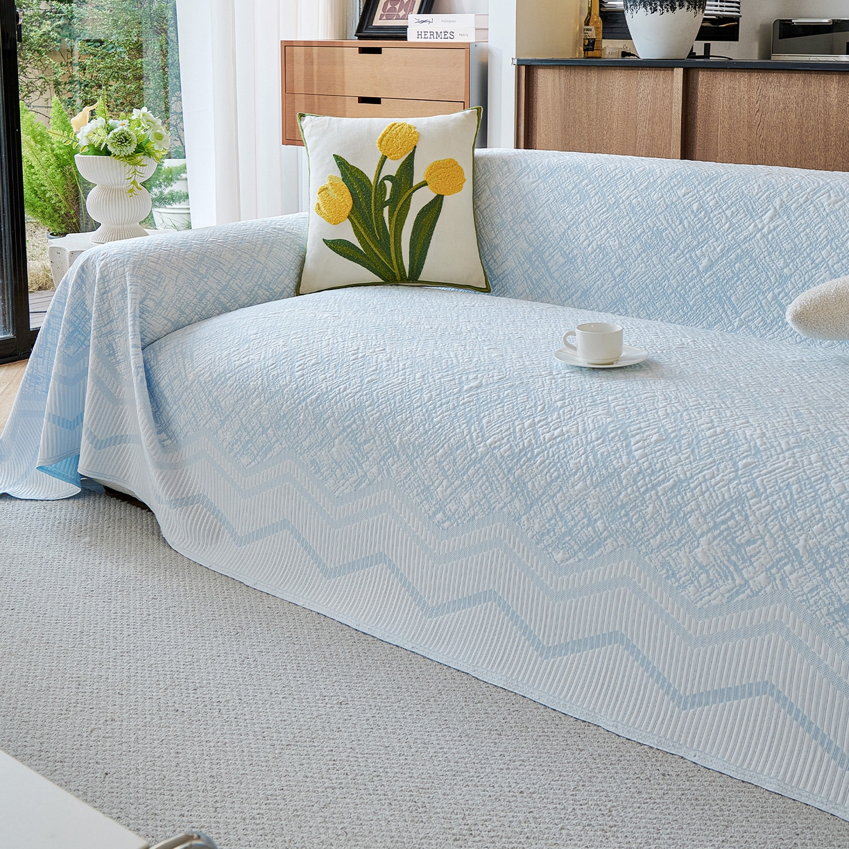 91家纺网 家纺一手货源 找家纺 卡初家居（原微来） 2026新款PE凉感冰丝沙发盖毯沙发巾系列 依恋-蓝