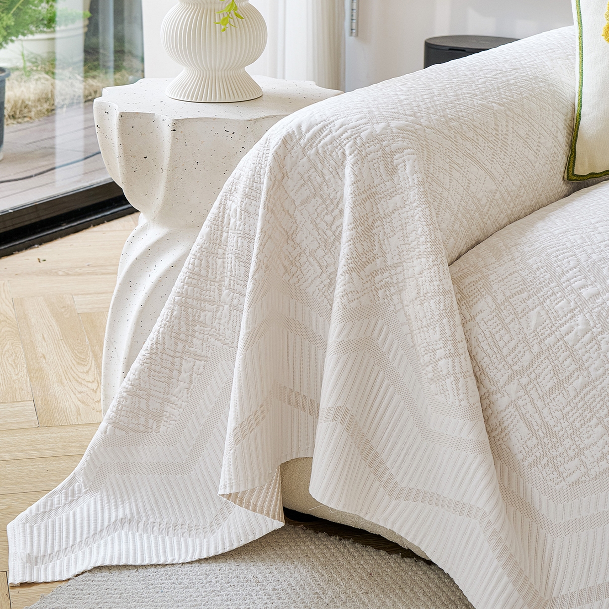 91家纺网 家纺一手货源 找家纺 卡初家居（原微来） 2026新款PE凉感冰丝沙发盖毯沙发巾系列 依恋-米