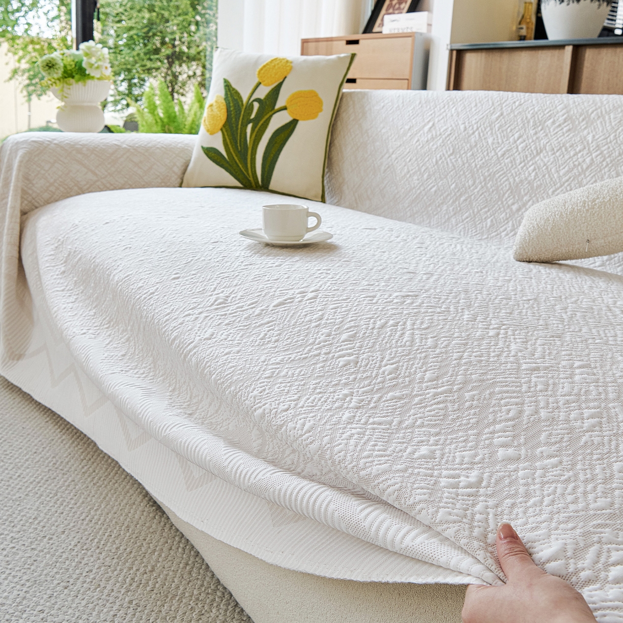 91家纺网 家纺一手货源 找家纺 卡初家居（原微来） 2026新款PE凉感冰丝沙发盖毯沙发巾系列 依恋-米