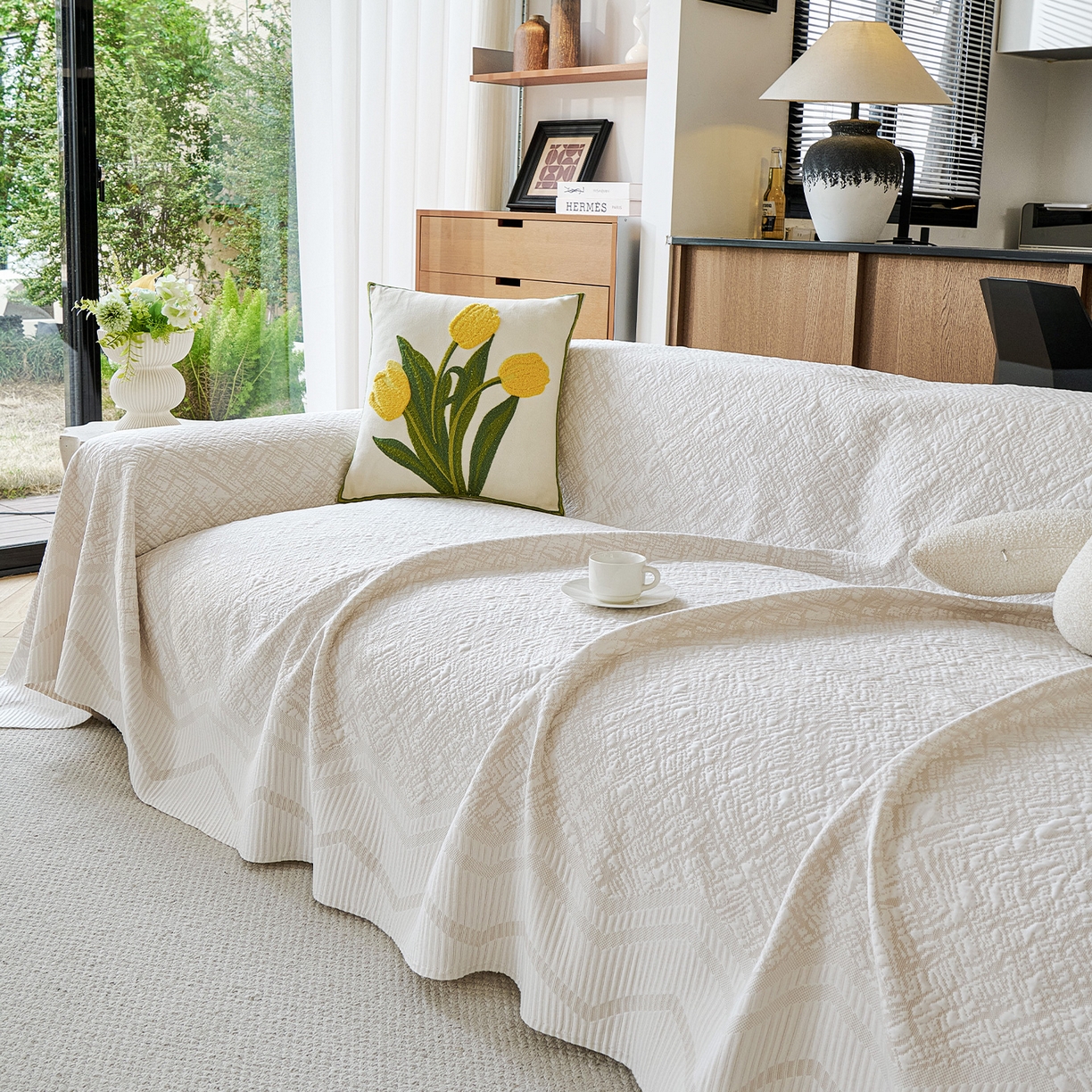 91家纺网 家纺一手货源 找家纺 卡初家居（原微来） 2026新款PE凉感冰丝沙发盖毯沙发巾系列 依恋-米