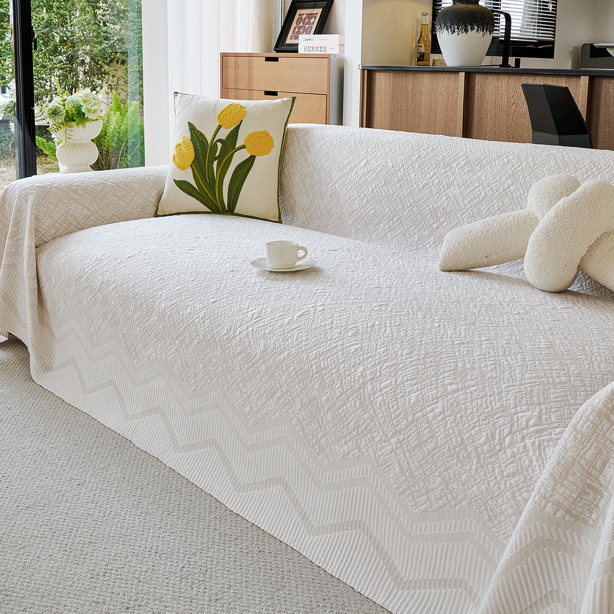 91家纺网 家纺一手货源 找家纺 卡初家居（原微来） 2026新款PE凉感冰丝沙发盖毯沙发巾系列 依恋-米