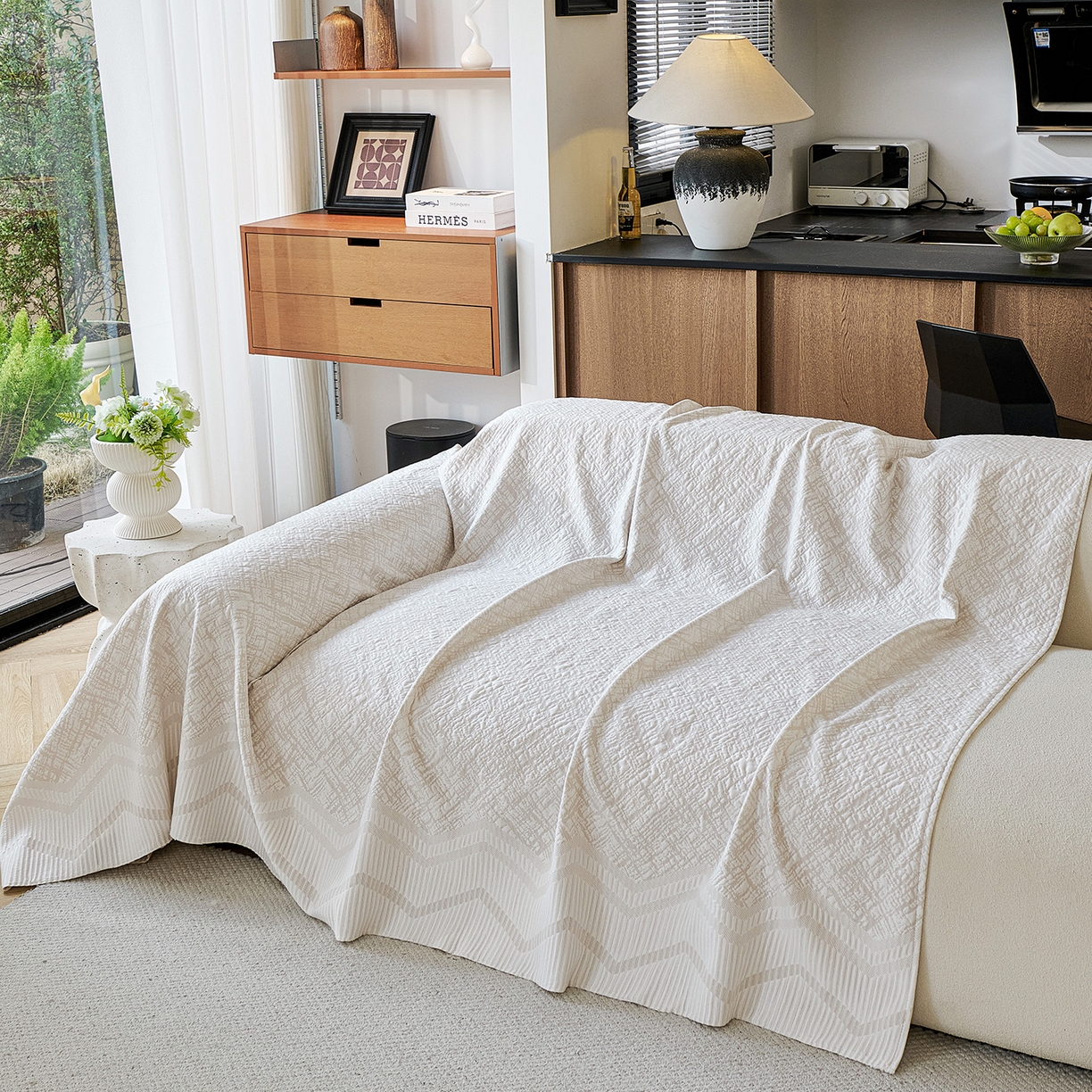 91家纺网 家纺一手货源 找家纺 卡初家居（原微来） 2026新款PE凉感冰丝沙发盖毯沙发巾系列 依恋-米