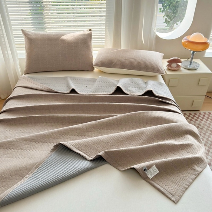 91家纺网 家纺一手货源 找家纺 梦精灵家纺 2026新款全棉床盖单件色织水洗棉绗缝夹棉床单 四季通用榻米防滑学生宿舍单人被套枕套 棕咖