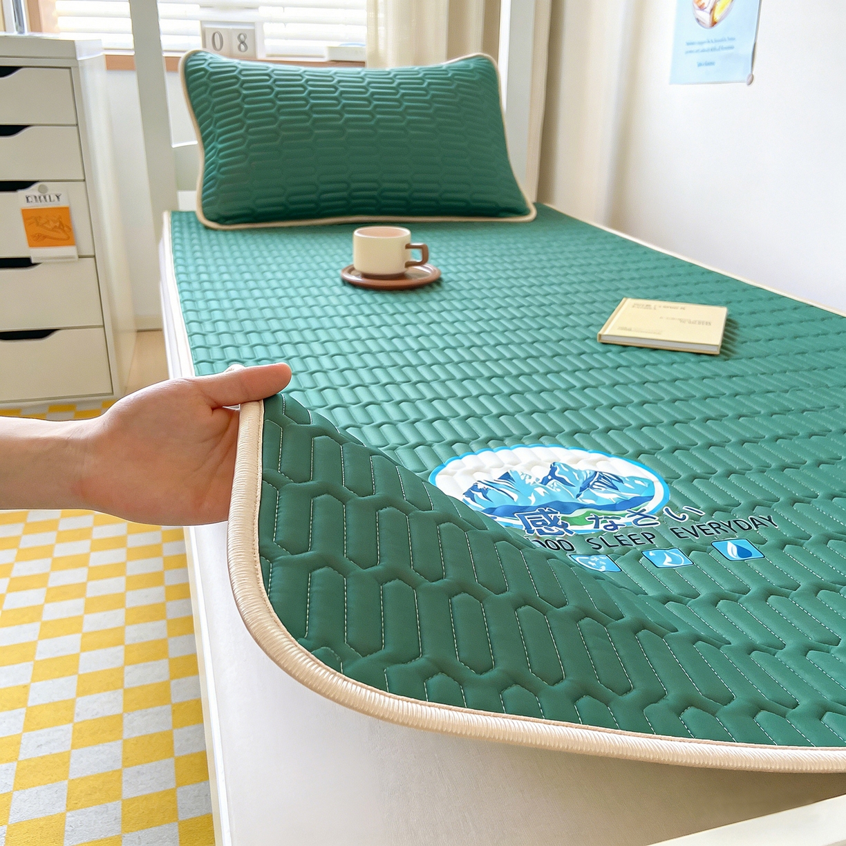 91家纺网 家纺一手货源 找家纺 奇丝雅 026新款夏季A类乳胶凉席冰丝席冰丝凉席学生宿舍单人席子软可机洗凉席-学生床 墨绿