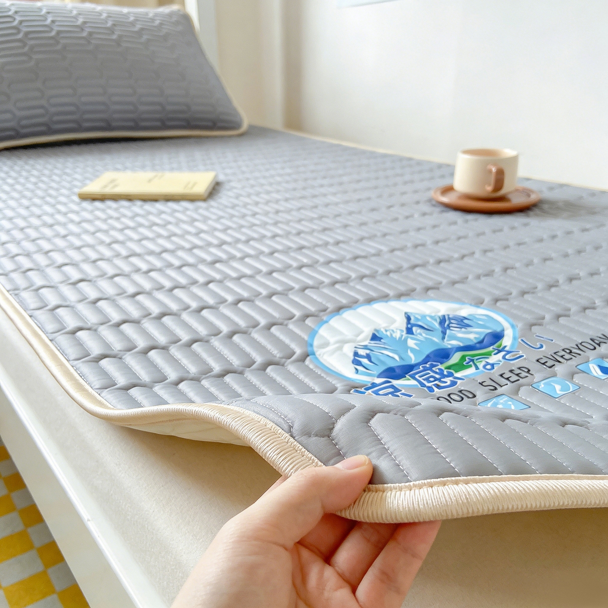 91家纺网 家纺一手货源 找家纺 奇丝雅 026新款夏季A类乳胶凉席冰丝席冰丝凉席学生宿舍单人席子软可机洗凉席-学生床 银灰