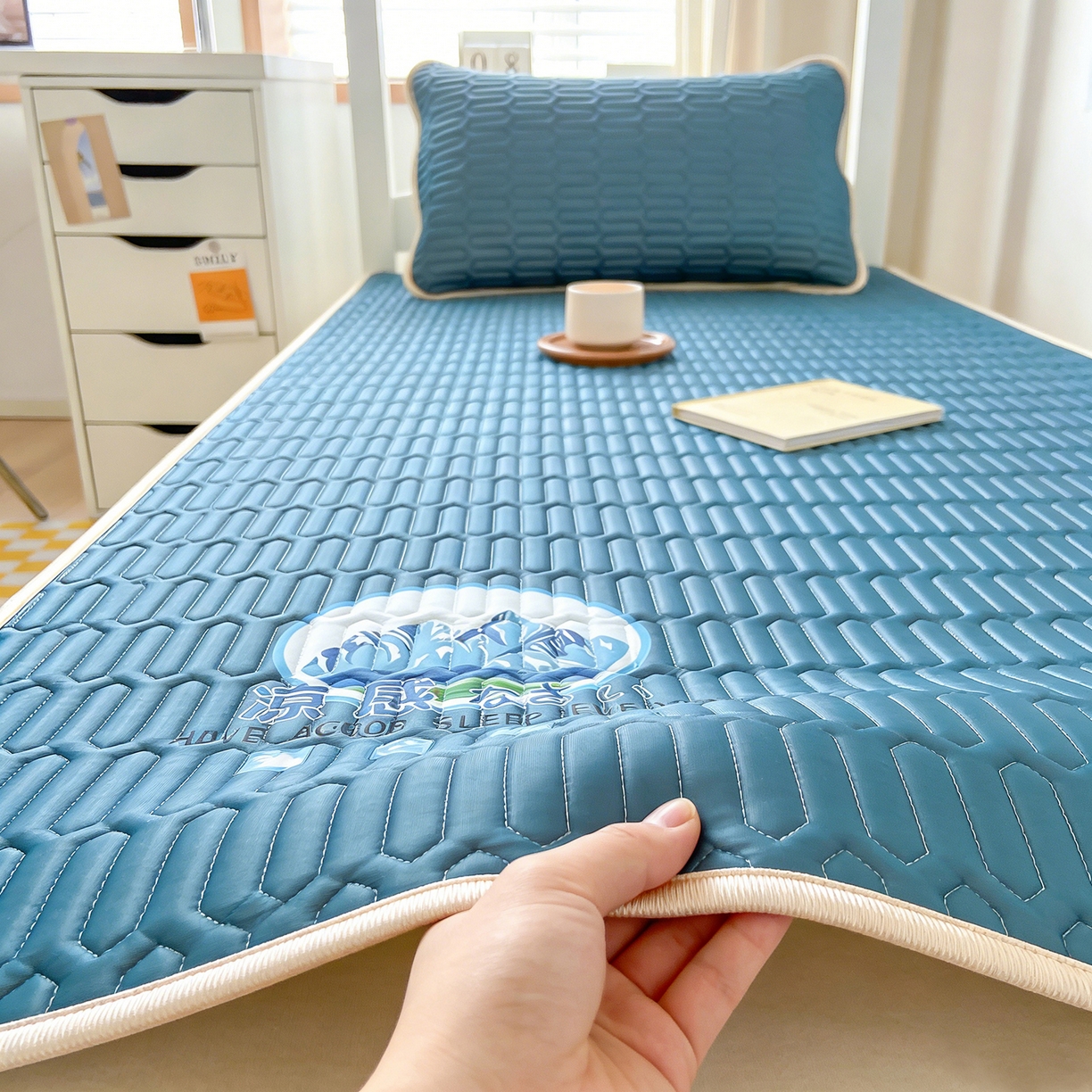 91家纺网 家纺一手货源 找家纺 奇丝雅 026新款夏季A类乳胶凉席冰丝席冰丝凉席学生宿舍单人席子软可机洗凉席-学生床 典雅蓝