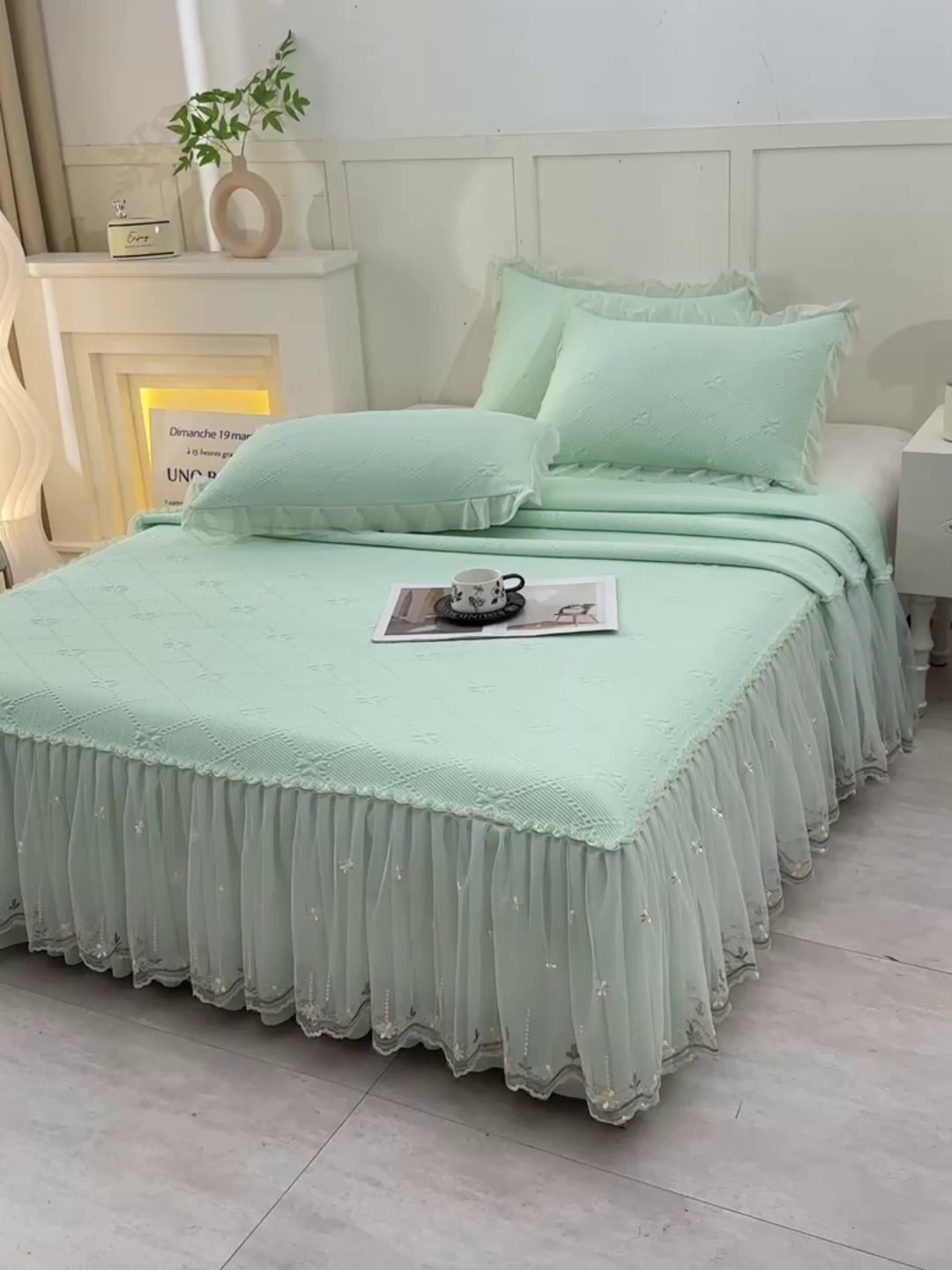 91家纺网 家纺一手货源 找家纺 畅畅家纺  2026新款网红爆款夏季立体爱心冰豆豆凉席床裙款三件套 爱心-浅绿