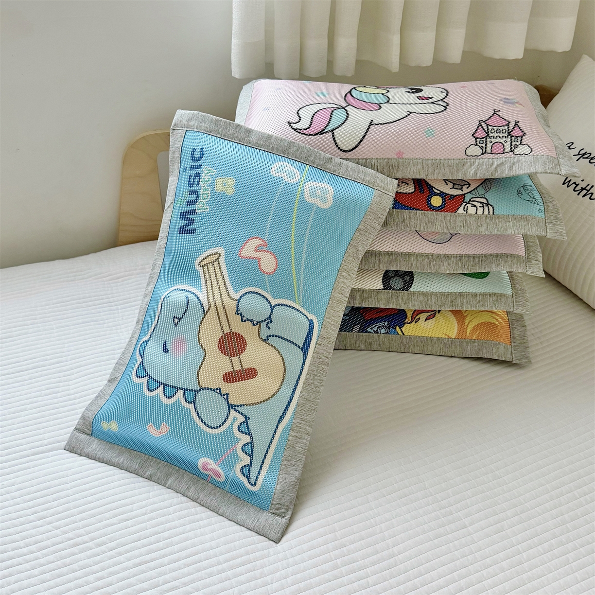 91家纺网 家纺一手货源 找家纺 （总）萌宝家纺 夏季A类大版儿童冰藤枕套夏季双面枕头幼儿园冰藤枕套儿童冰丝枕头