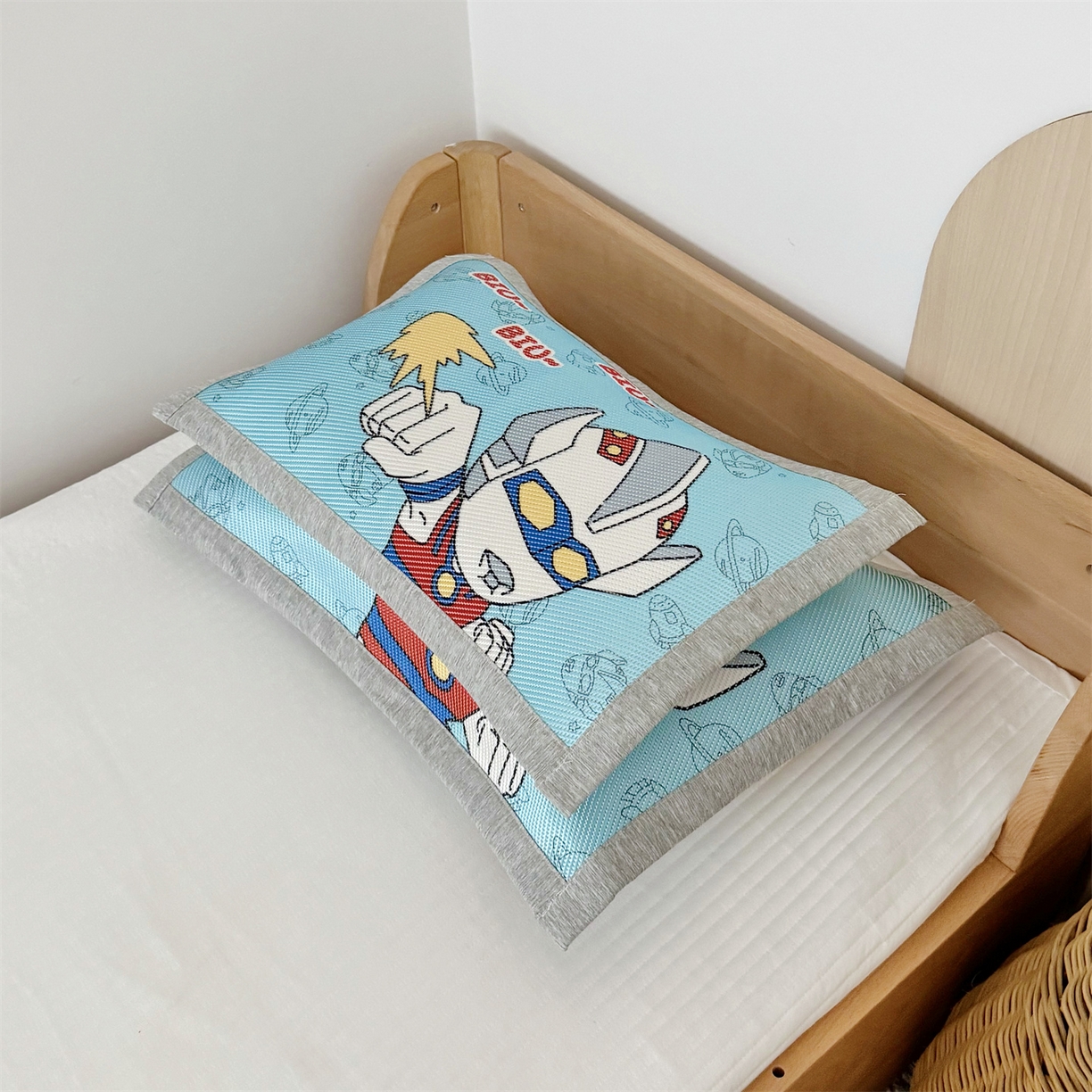 91家纺网 家纺一手货源 找家纺 萌宝家纺 夏季A类大版儿童冰藤枕套夏季双面枕头幼儿园冰藤枕套儿童冰丝枕头 凹凸曼