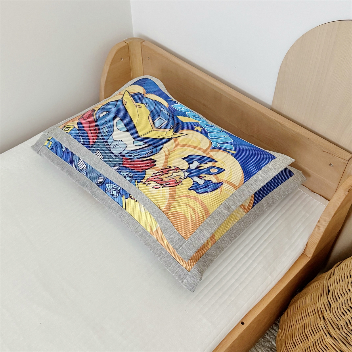 91家纺网 家纺一手货源 找家纺 萌宝家纺 夏季A类大版儿童冰藤枕套夏季双面枕头幼儿园冰藤枕套儿童冰丝枕头 机甲战士