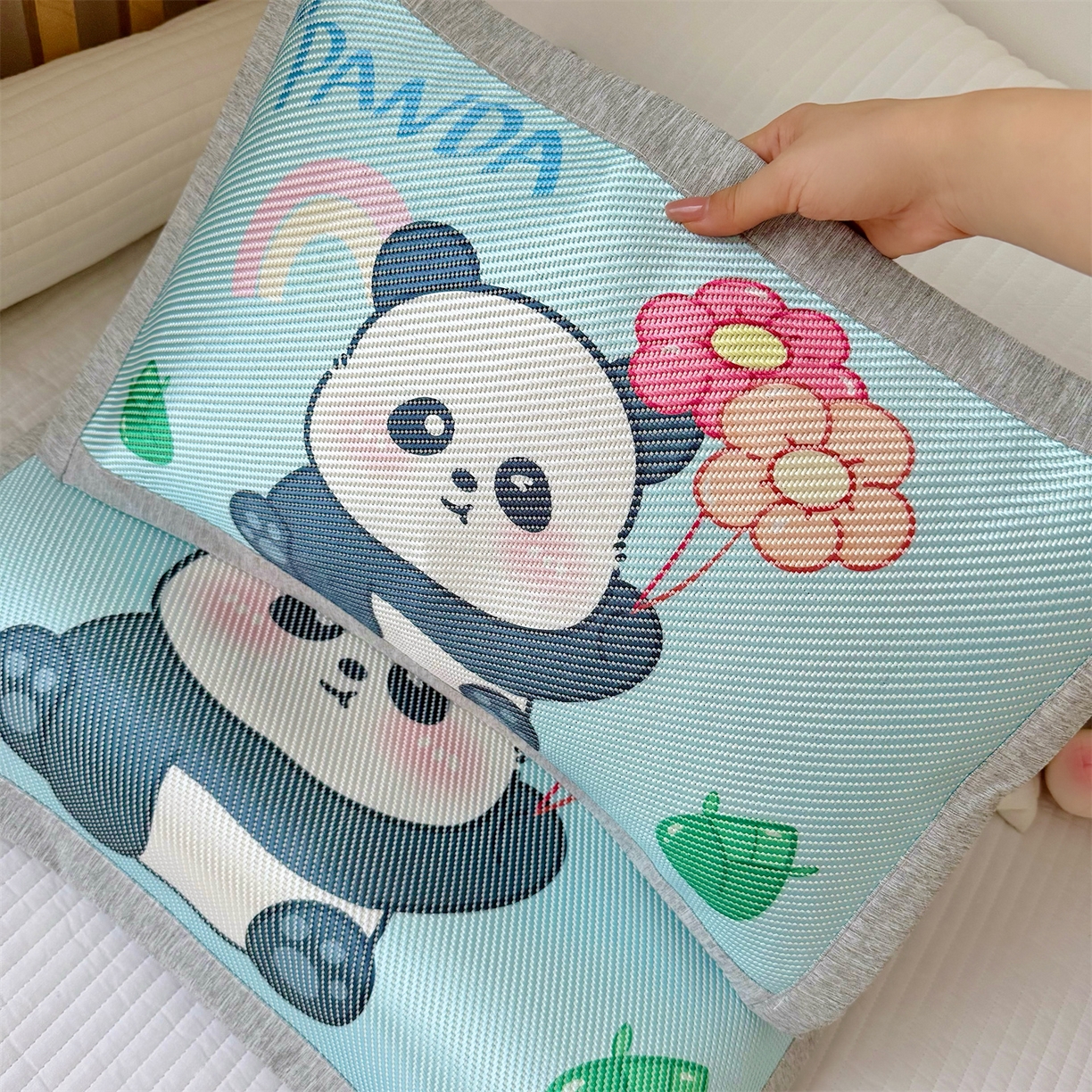 91家纺网 家纺一手货源 找家纺 萌宝家纺 夏季A类大版儿童冰藤枕套夏季双面枕头幼儿园冰藤枕套儿童冰丝枕头 气球熊猫