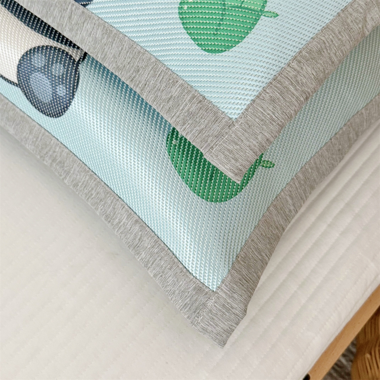 91家纺网 家纺一手货源 找家纺 萌宝家纺 夏季A类大版儿童冰藤枕套夏季双面枕头幼儿园冰藤枕套儿童冰丝枕头 气球熊猫