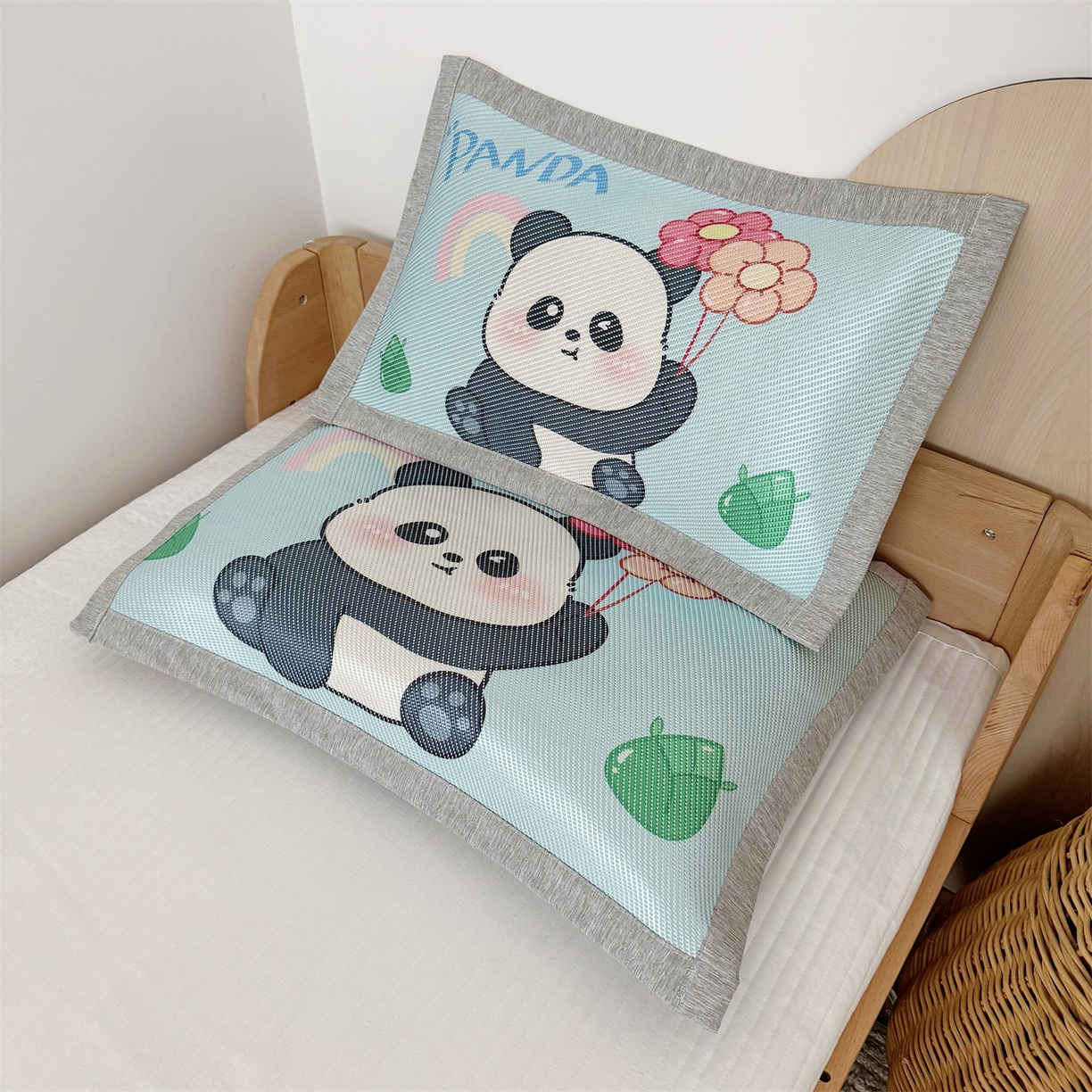 91家纺网 家纺一手货源 找家纺 萌宝家纺 夏季A类大版儿童冰藤枕套夏季双面枕头幼儿园冰藤枕套儿童冰丝枕头 气球熊猫