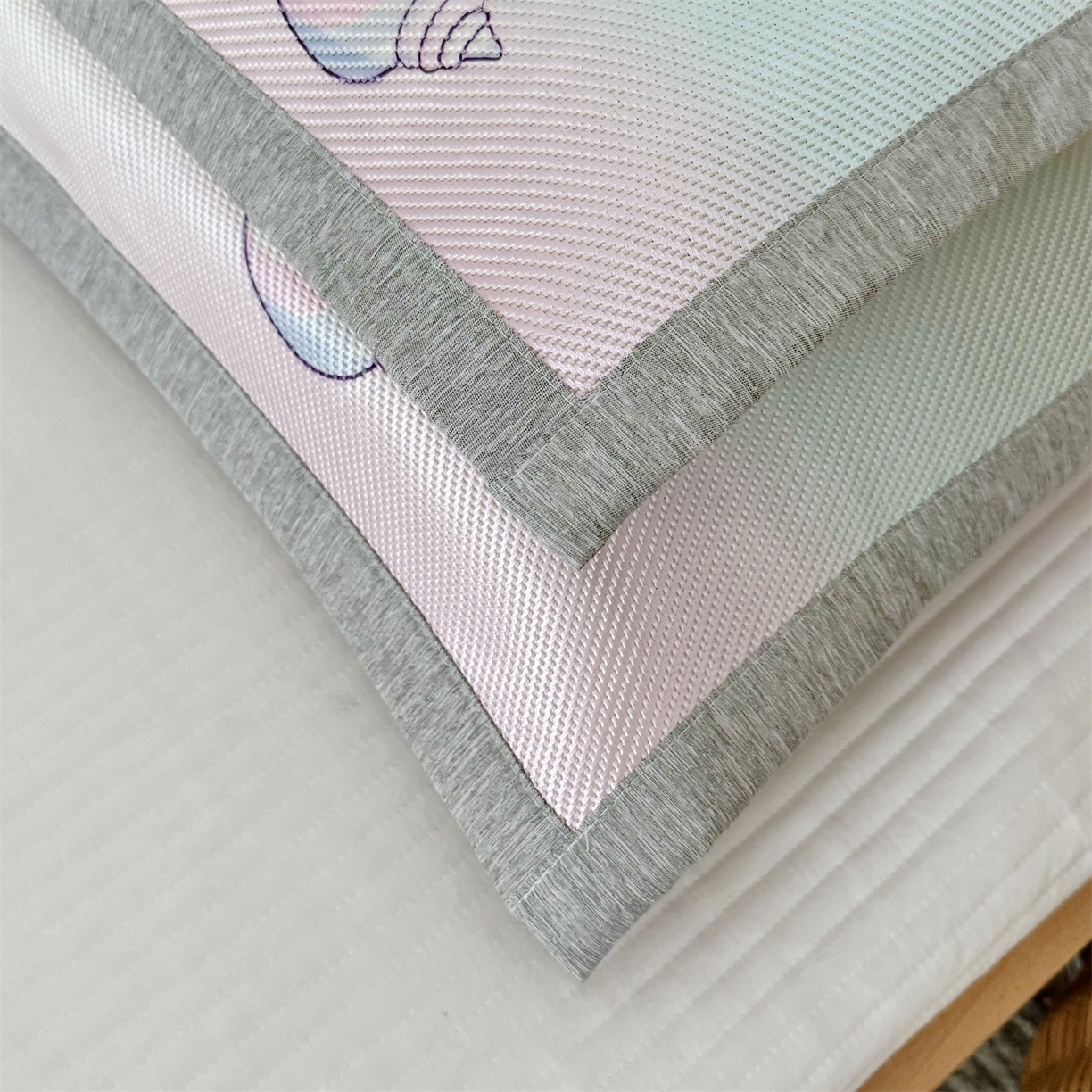 91家纺网 家纺一手货源 找家纺 萌宝家纺 夏季A类大版儿童冰藤枕套夏季双面枕头幼儿园冰藤枕套儿童冰丝枕头 人鱼公主