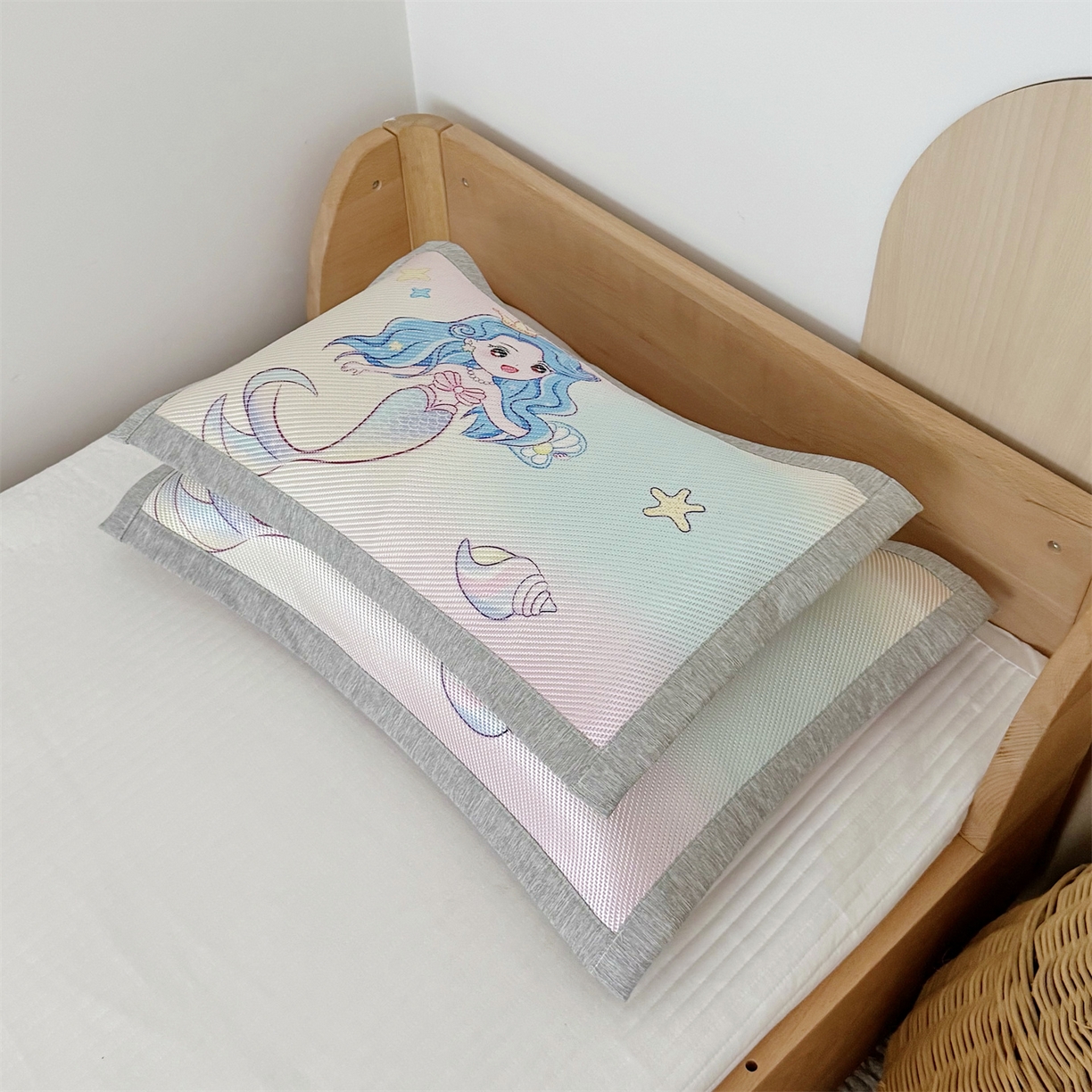 91家纺网 家纺一手货源 找家纺 萌宝家纺 夏季A类大版儿童冰藤枕套夏季双面枕头幼儿园冰藤枕套儿童冰丝枕头 人鱼公主