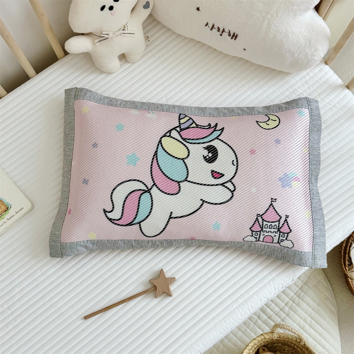 91家纺网 家纺一手货源 找家纺 萌宝家纺 夏季A类大版儿童冰藤枕套夏季双面枕头幼儿园冰藤枕套儿童冰丝枕头 小马