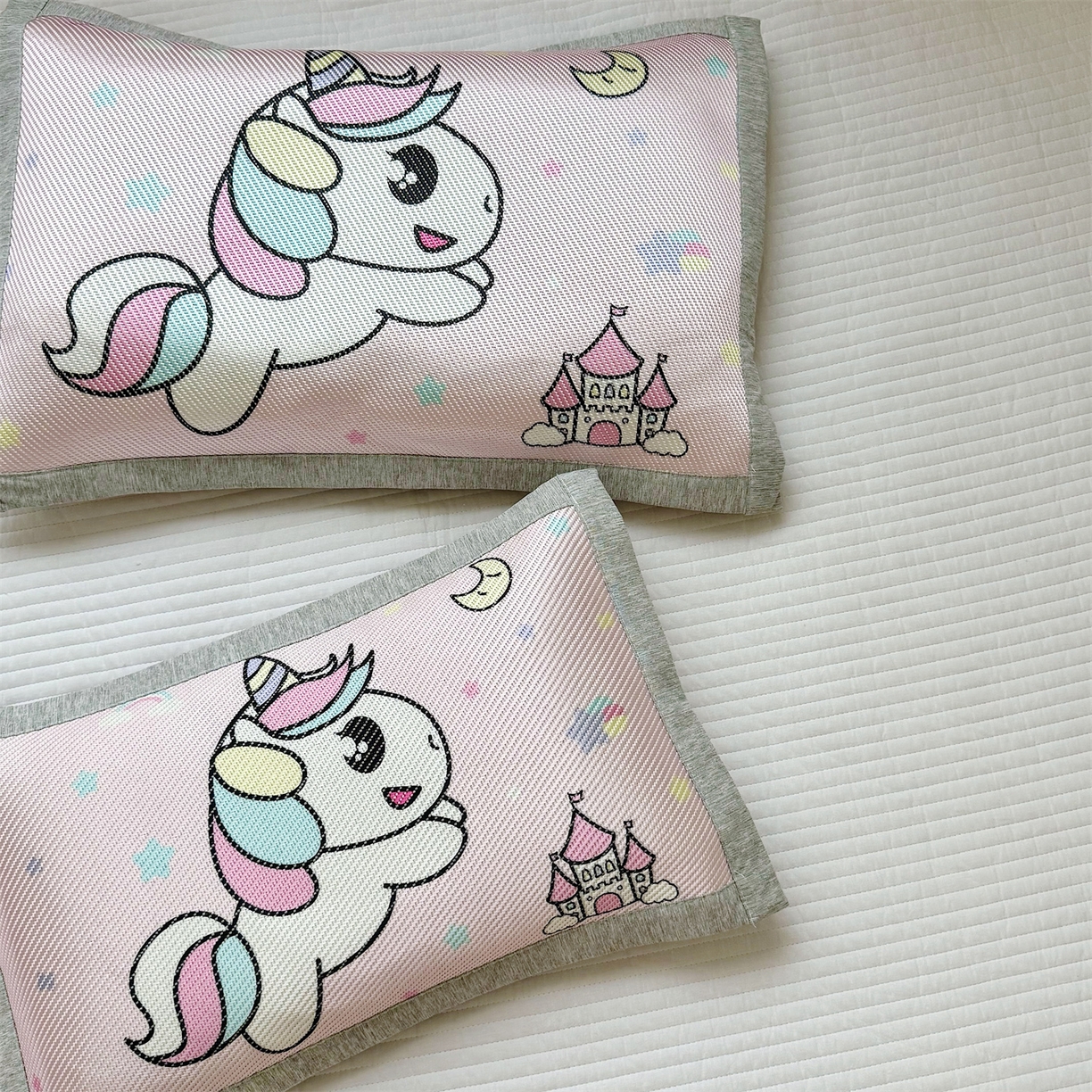 91家纺网 家纺一手货源 找家纺 萌宝家纺 夏季A类大版儿童冰藤枕套夏季双面枕头幼儿园冰藤枕套儿童冰丝枕头 小马