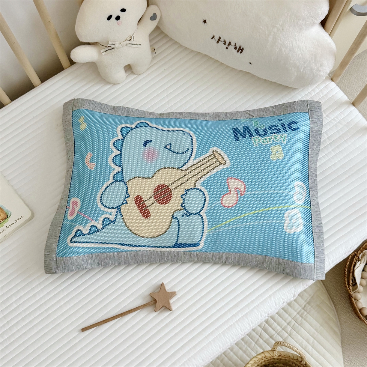 91家纺网 家纺一手货源 找家纺 萌宝家纺 夏季A类大版儿童冰藤枕套夏季双面枕头幼儿园冰藤枕套儿童冰丝枕头 音乐恐龙