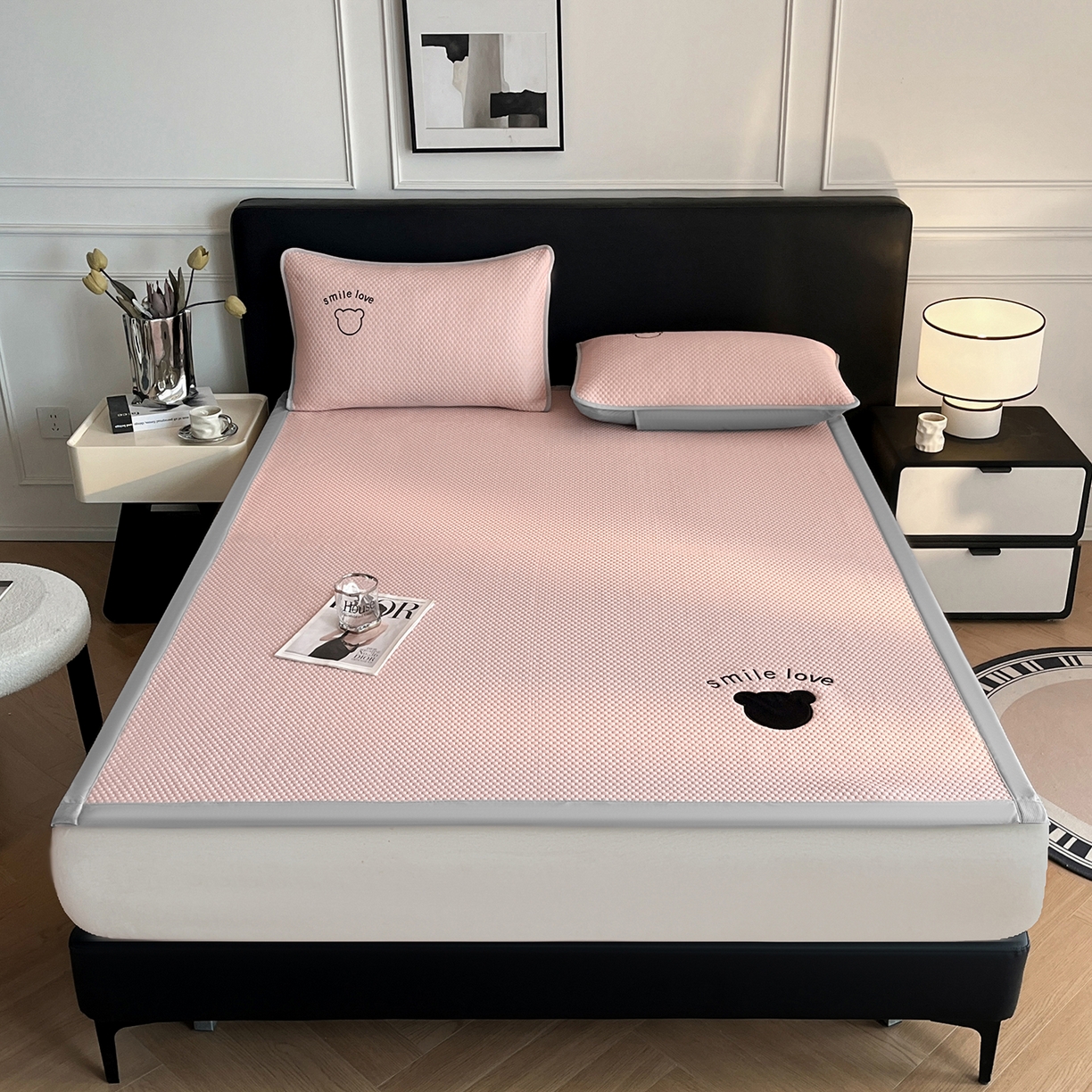 91家纺网 家纺一手货源 找家纺 奇丝雅 2026新款夏季A类真PE凉感冰豆豆凉席冰丝床单单件冰丝席家用可机洗-大床 八宝熊-粉