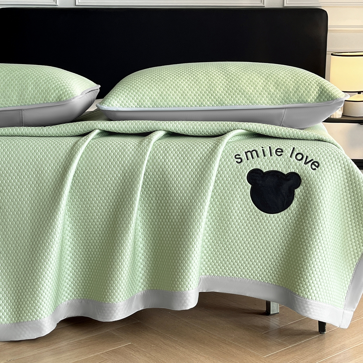 91家纺网 家纺一手货源 找家纺 奇丝雅 2026新款夏季A类真PE凉感冰豆豆凉席冰丝床单单件冰丝席家用可机洗-大床 八宝熊-绿