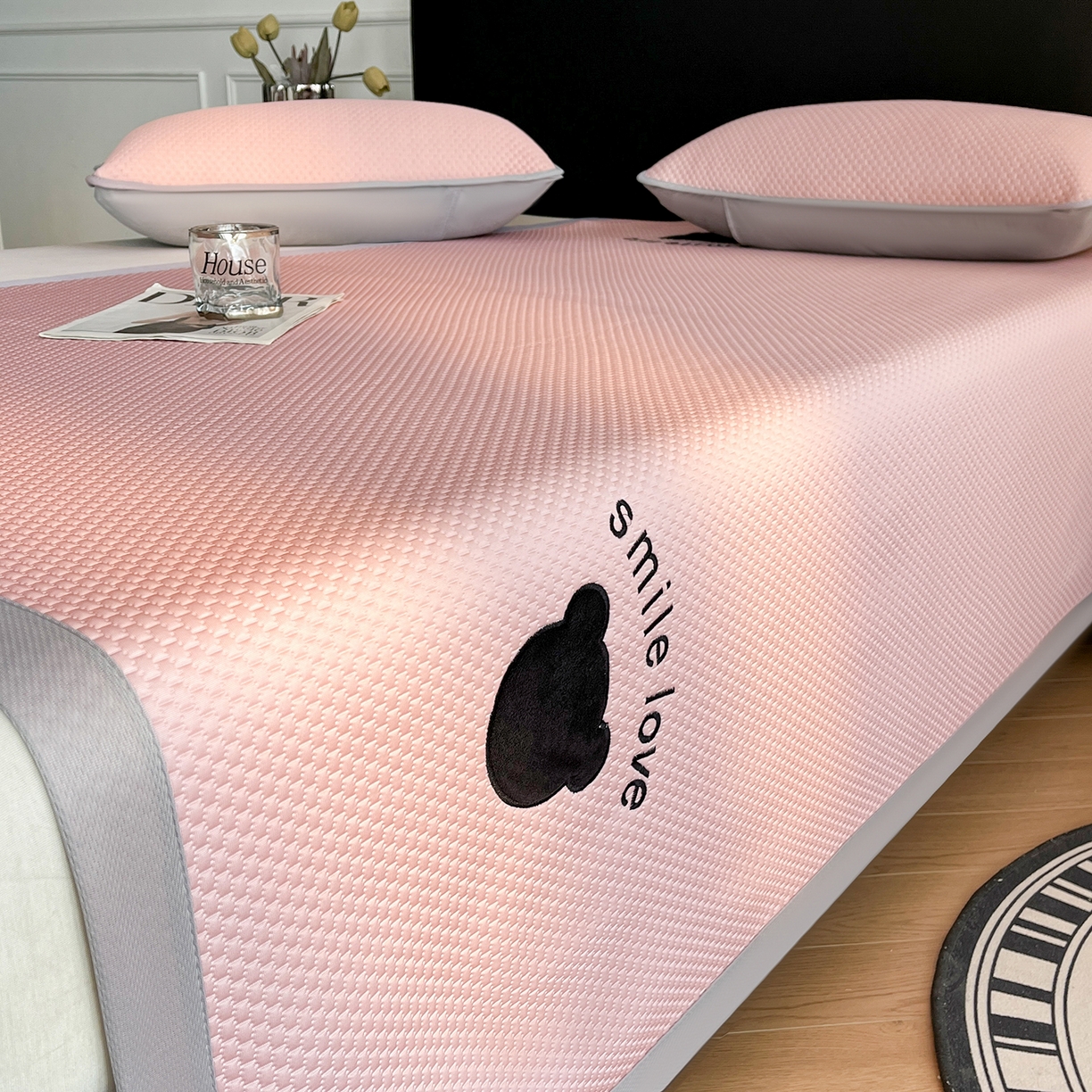 91家纺网 家纺一手货源 找家纺 奇丝雅 2026新款夏季A类真PE凉感冰豆豆凉席冰丝床单单件冰丝席家用可机洗-大床 八宝熊-粉