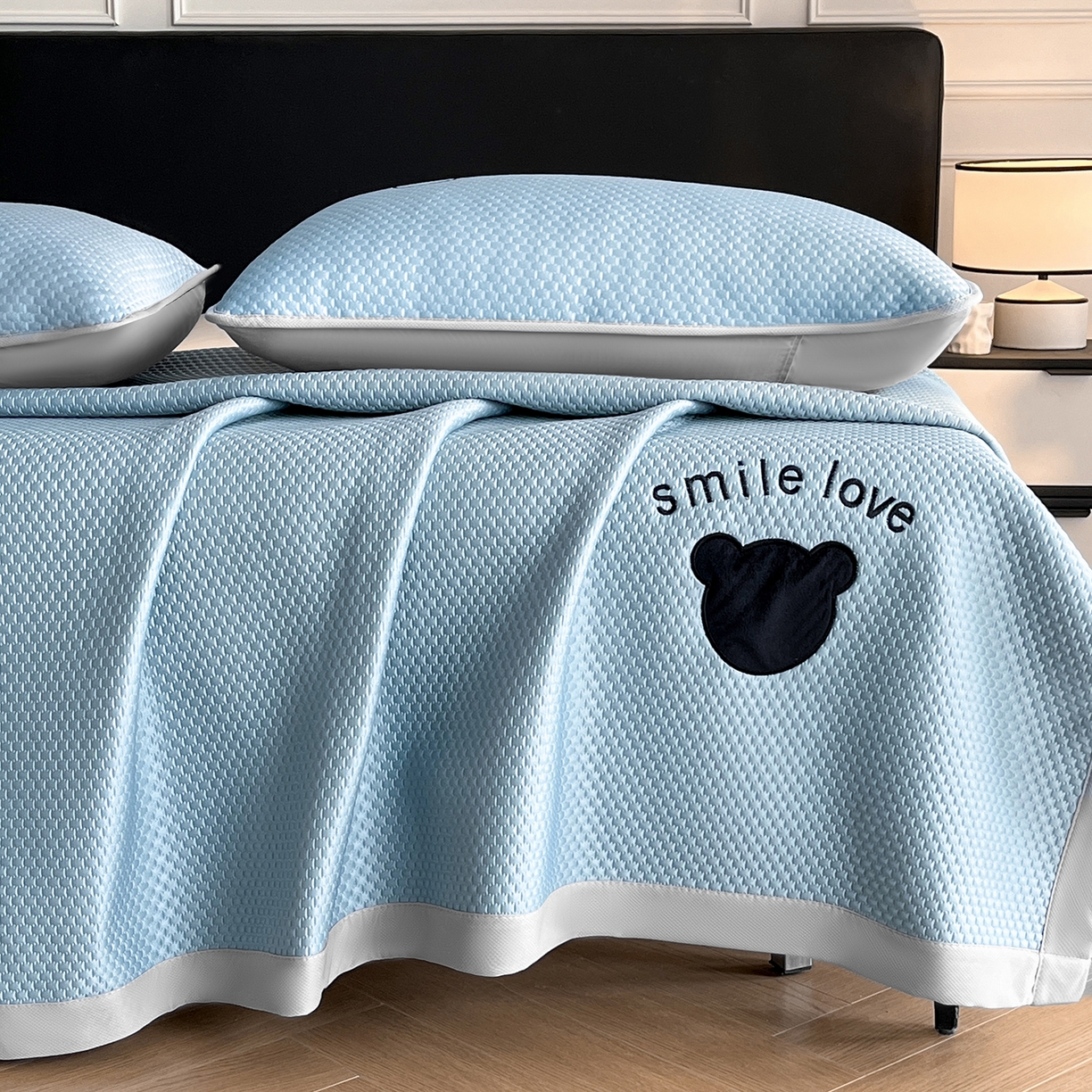 91家纺网 家纺一手货源 找家纺 奇丝雅 2026新款夏季A类真PE凉感冰豆豆凉席冰丝床单单件冰丝席家用可机洗-大床 八宝熊-蓝