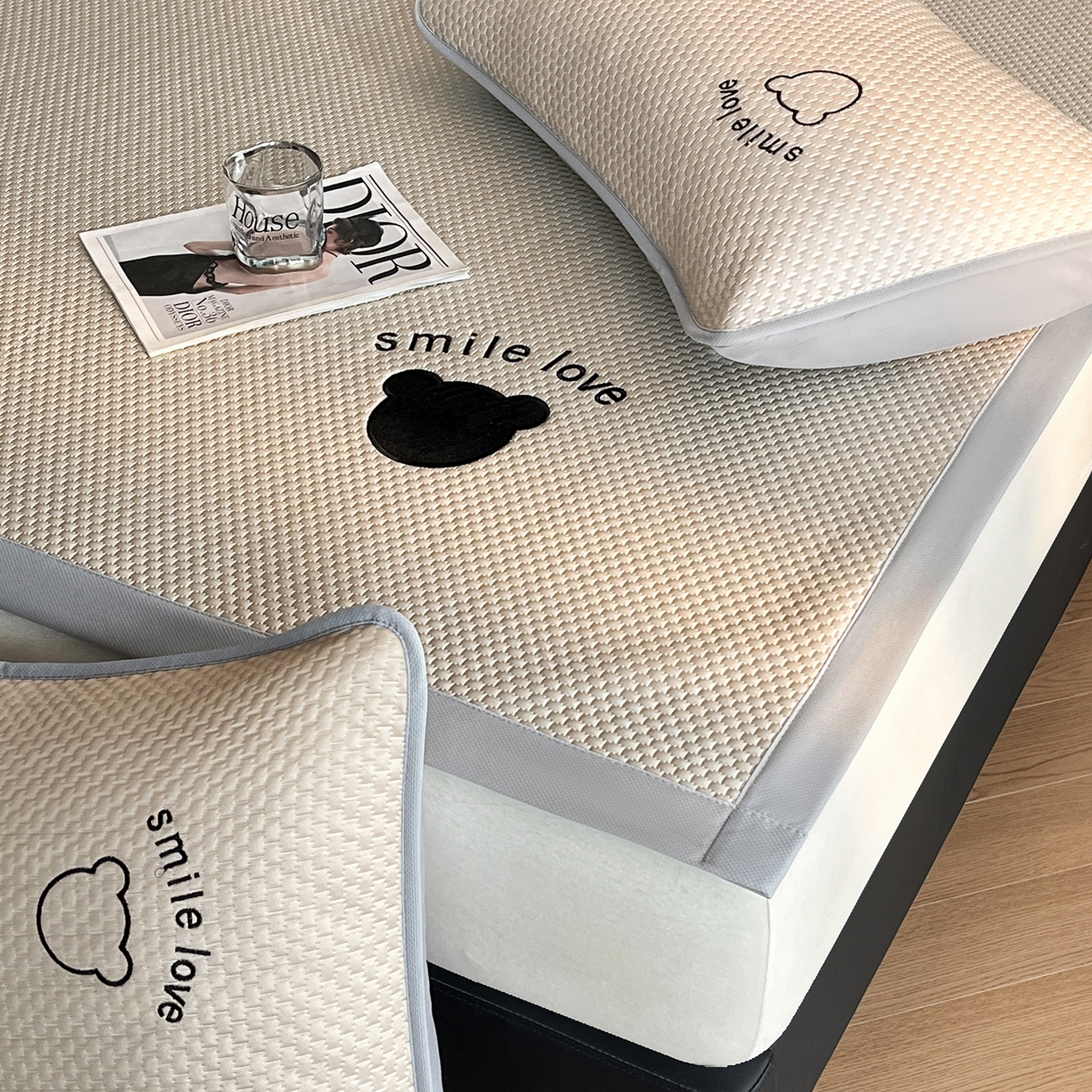 91家纺网 家纺一手货源 找家纺 奇丝雅 2026新款夏季A类真PE凉感冰豆豆凉席冰丝床单单件冰丝席家用可机洗-大床 八宝熊-咖