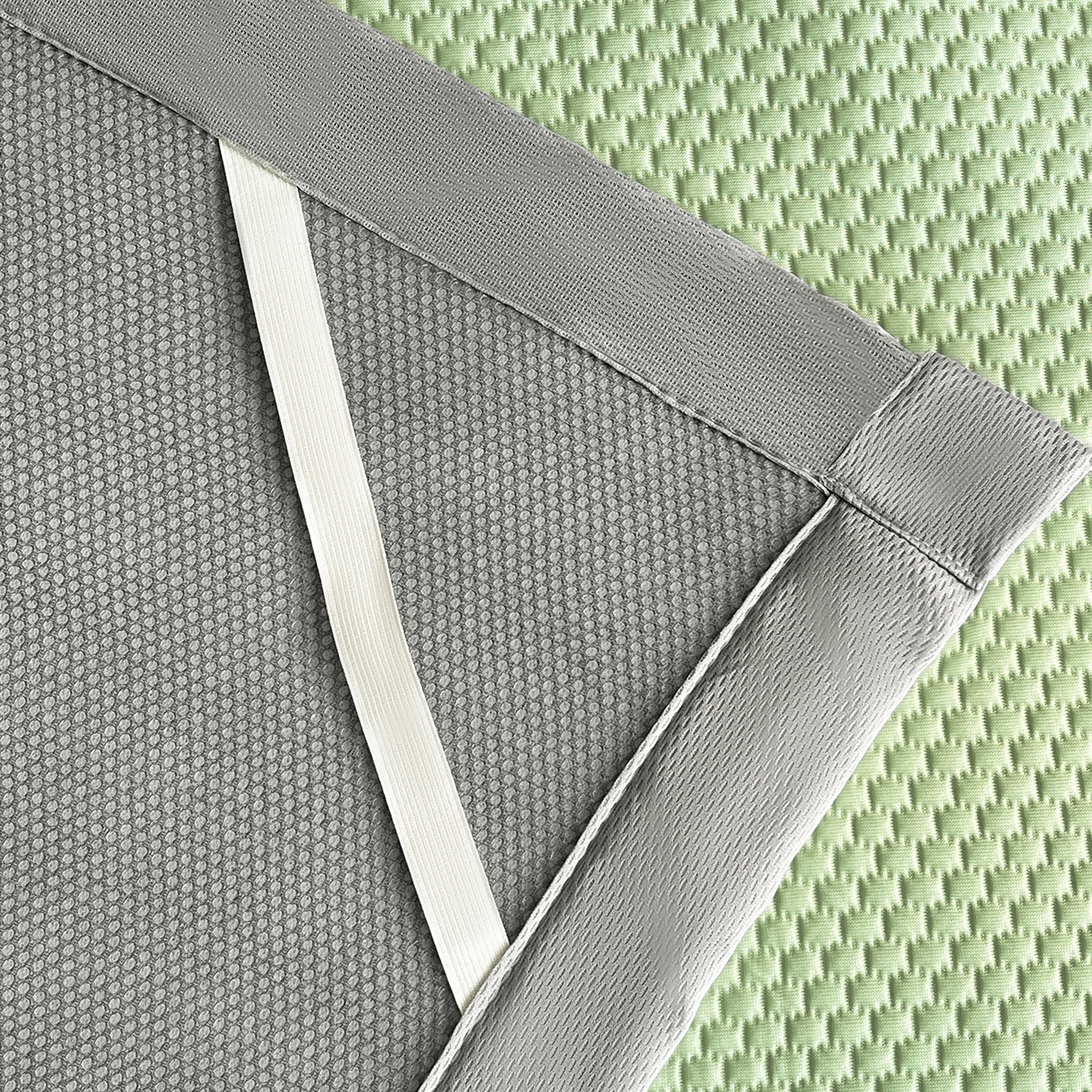 91家纺网 家纺一手货源 找家纺 奇丝雅 2026新款夏季A类真PE凉感冰豆豆凉席冰丝床单单件冰丝席家用可机洗-大床 八宝熊-绿