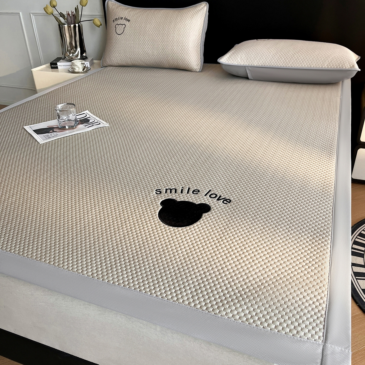 91家纺网 家纺一手货源 找家纺 奇丝雅 2026新款夏季A类真PE凉感冰豆豆凉席冰丝床单单件冰丝席家用可机洗-大床 八宝熊-咖