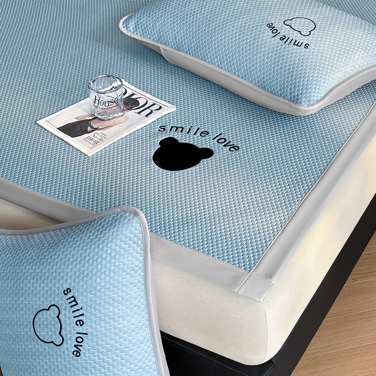 91家纺网 家纺一手货源 找家纺 奇丝雅 2026新款夏季A类真PE凉感冰豆豆凉席冰丝床单单件冰丝席家用可机洗-大床 八宝熊-蓝