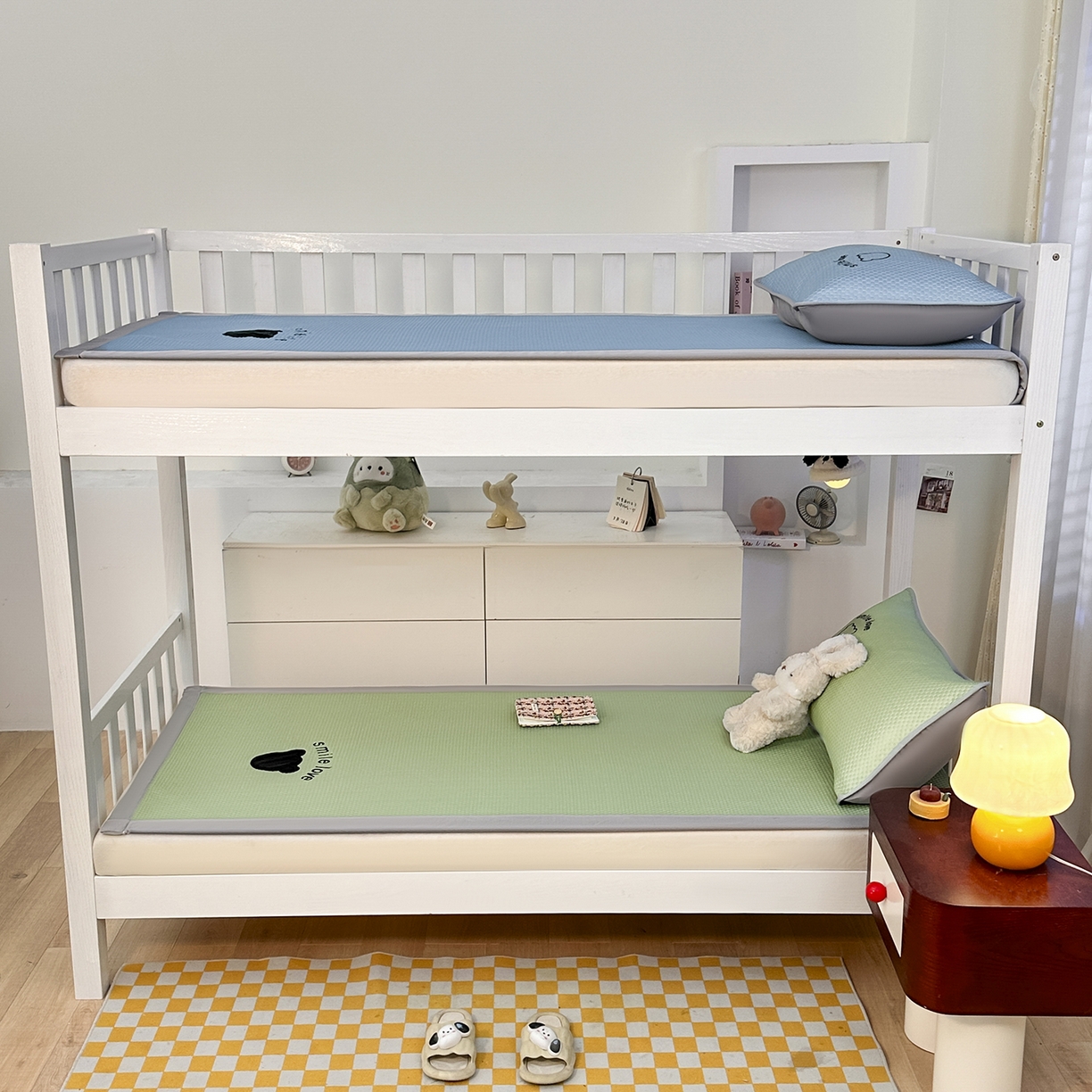 91家纺网 家纺一手货源 找家纺 奇丝雅 2026新款夏季A类真PE凉感冰豆豆凉席冰丝床单单件冰丝席可机洗单人-学生床 八宝熊-绿