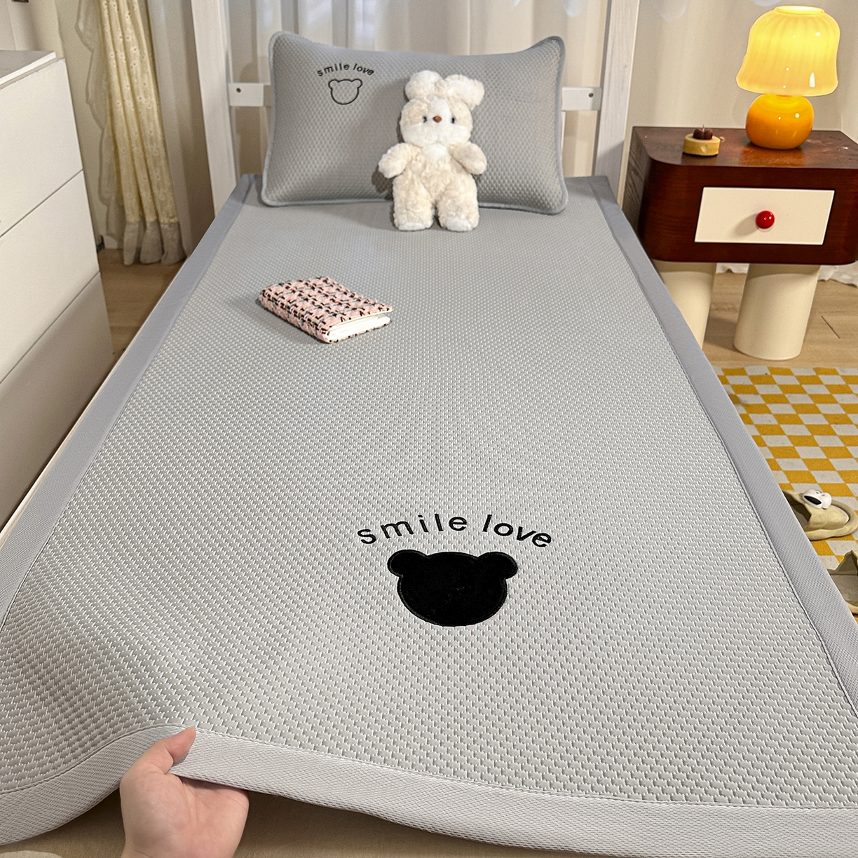 91家纺网 家纺一手货源 找家纺 奇丝雅 2026新款夏季A类乳胶凉席冰丝席纯色家用双人冰丝凉席席子-大床 富士山-果绿