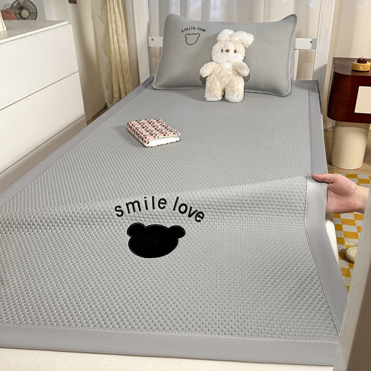 91家纺网 家纺一手货源 找家纺 （总）奇丝雅 2026新款夏季A类真PE凉感冰豆豆凉席冰丝床单单件冰丝席可机洗单人-学生床