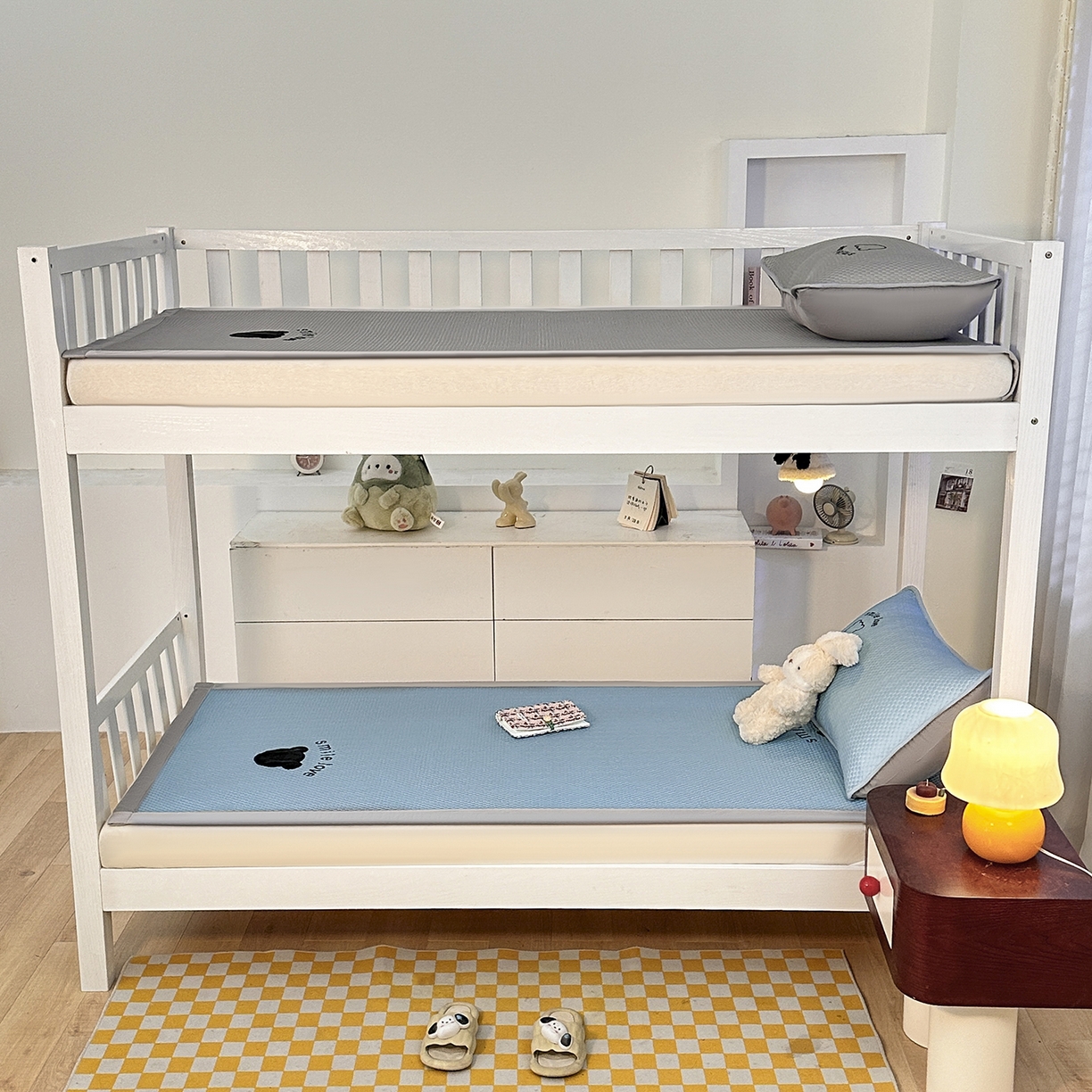 91家纺网 家纺一手货源 找家纺 奇丝雅 2026新款夏季A类真PE凉感冰豆豆凉席冰丝床单单件冰丝席可机洗单人-学生床 八宝熊-蓝