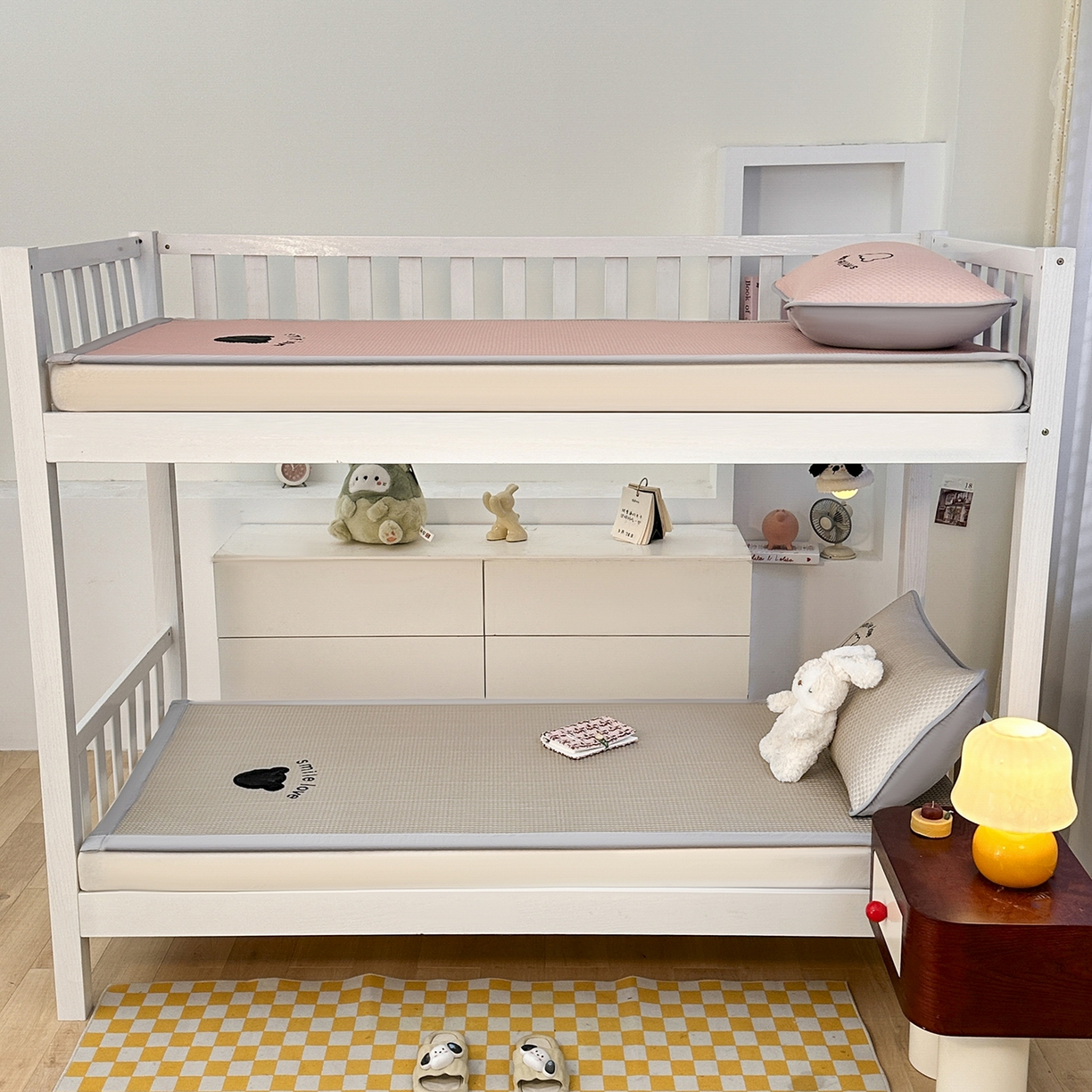 91家纺网 家纺一手货源 找家纺 奇丝雅 2026新款夏季A类真PE凉感冰豆豆凉席冰丝床单单件冰丝席可机洗单人-学生床 八宝熊-咖