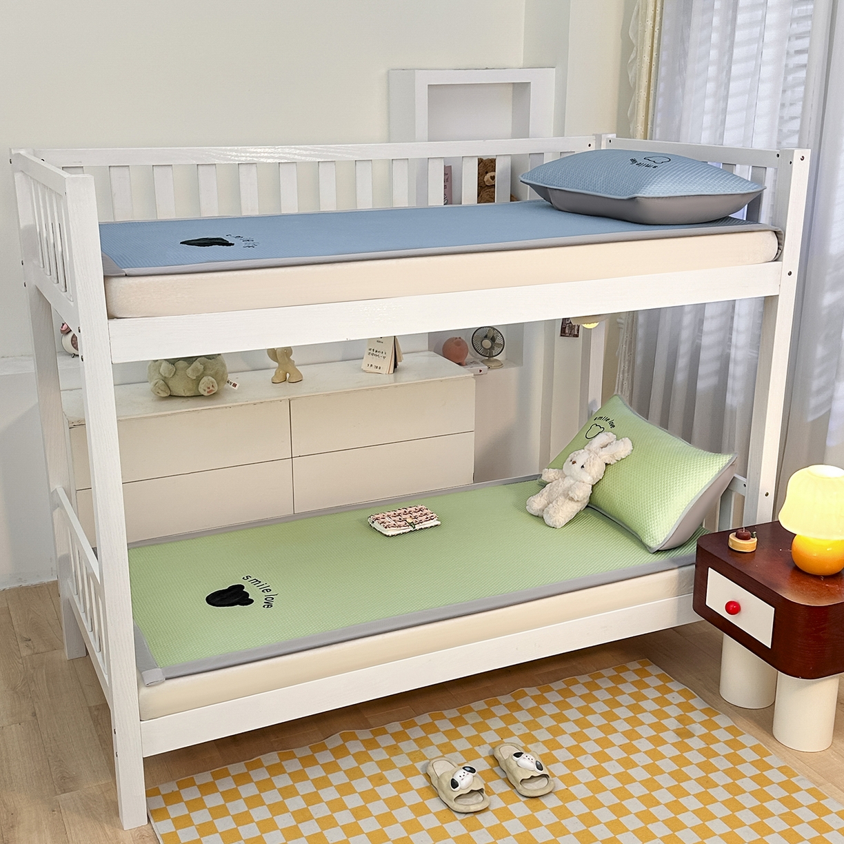 91家纺网 家纺一手货源 找家纺 奇丝雅 2026新款夏季A类真PE凉感冰豆豆凉席冰丝床单单件冰丝席可机洗单人-学生床 八宝熊-绿