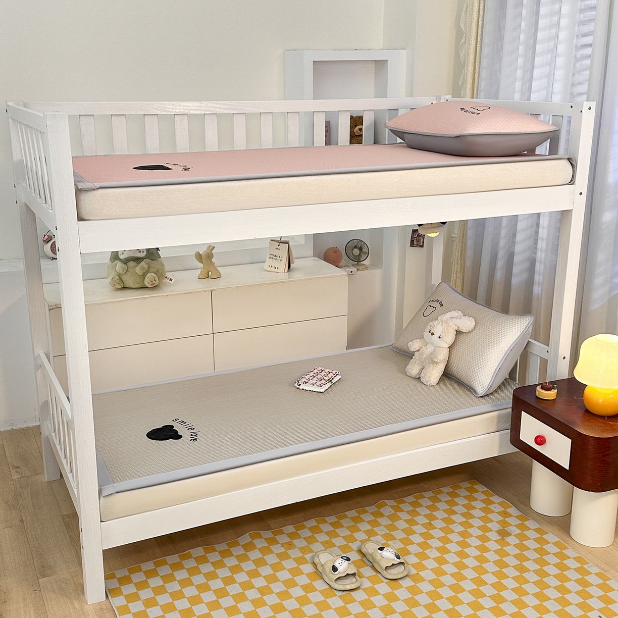 91家纺网 家纺一手货源 找家纺 奇丝雅 2026新款夏季A类真PE凉感冰豆豆凉席冰丝床单单件冰丝席可机洗单人-学生床 八宝熊-咖