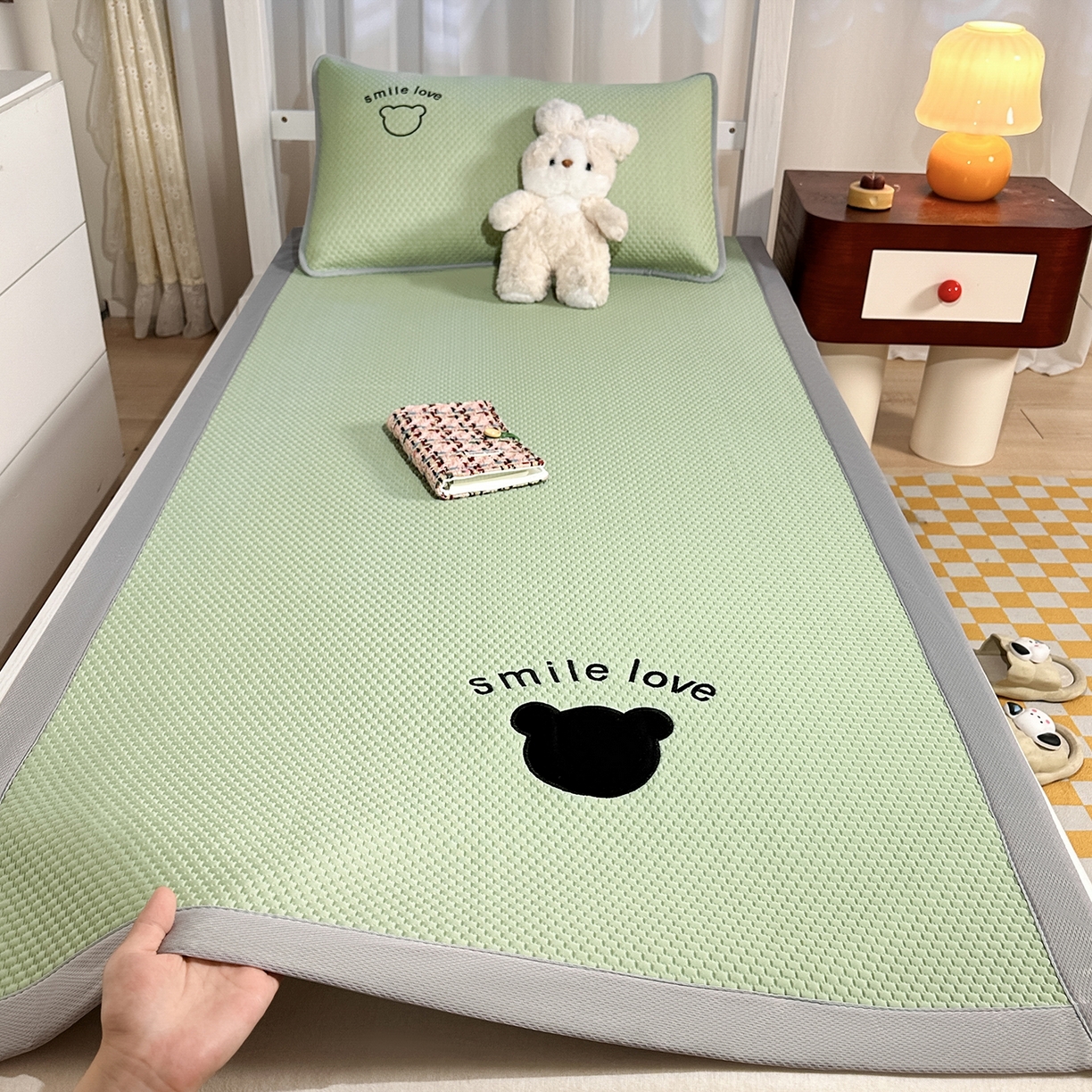 奇丝雅 2026新款夏季A类真PE凉感冰豆豆凉席冰丝床单单件冰丝席可机洗单人-学生床 八宝熊-绿