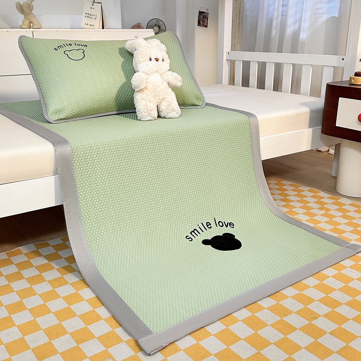 91家纺网 家纺一手货源 找家纺 奇丝雅 2026新款夏季A类真PE凉感冰豆豆凉席冰丝床单单件冰丝席可机洗单人-学生床 八宝熊-绿