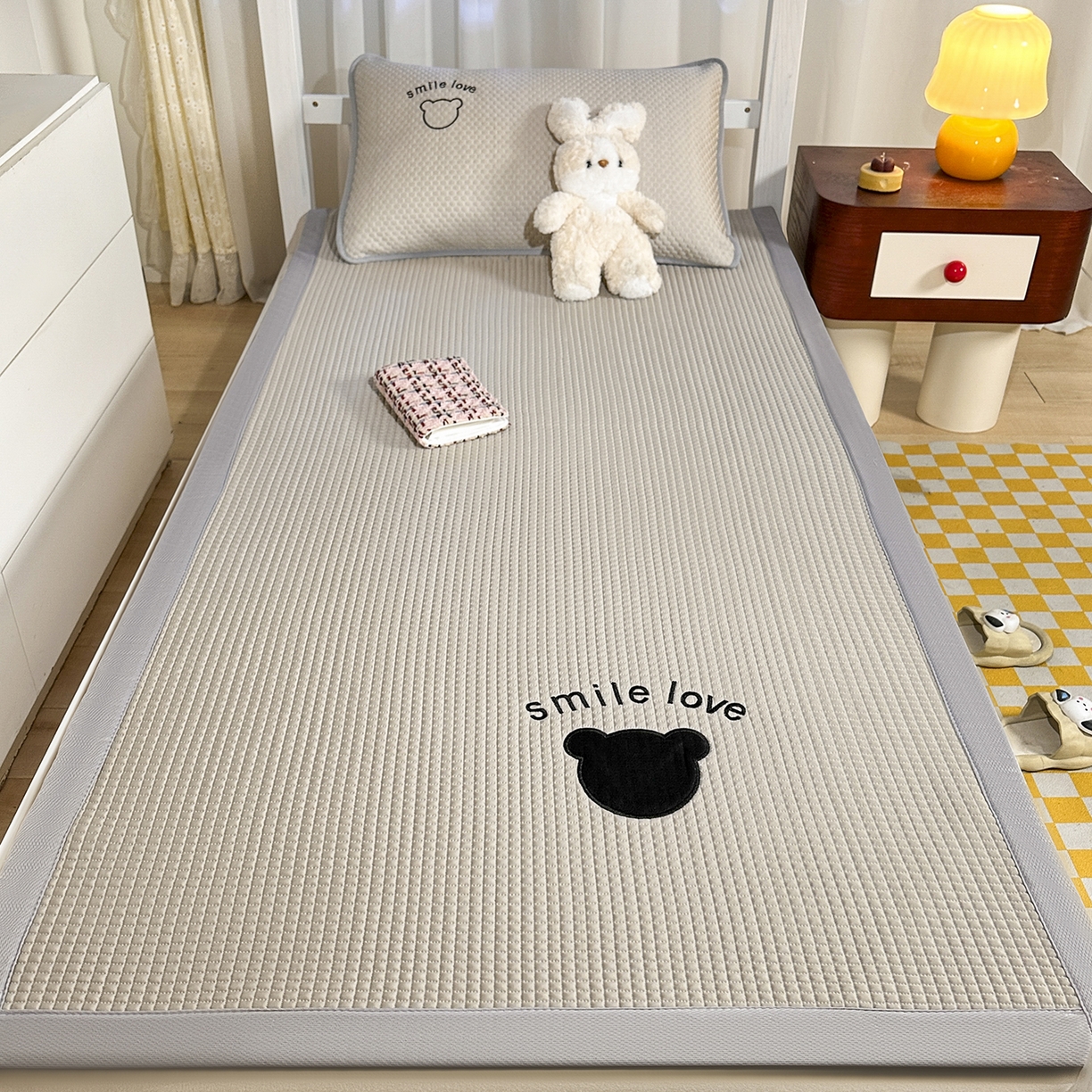 91家纺网 家纺一手货源 找家纺 奇丝雅 2026新款夏季A类真PE凉感冰豆豆凉席冰丝床单单件冰丝席可机洗单人-学生床 八宝熊-咖