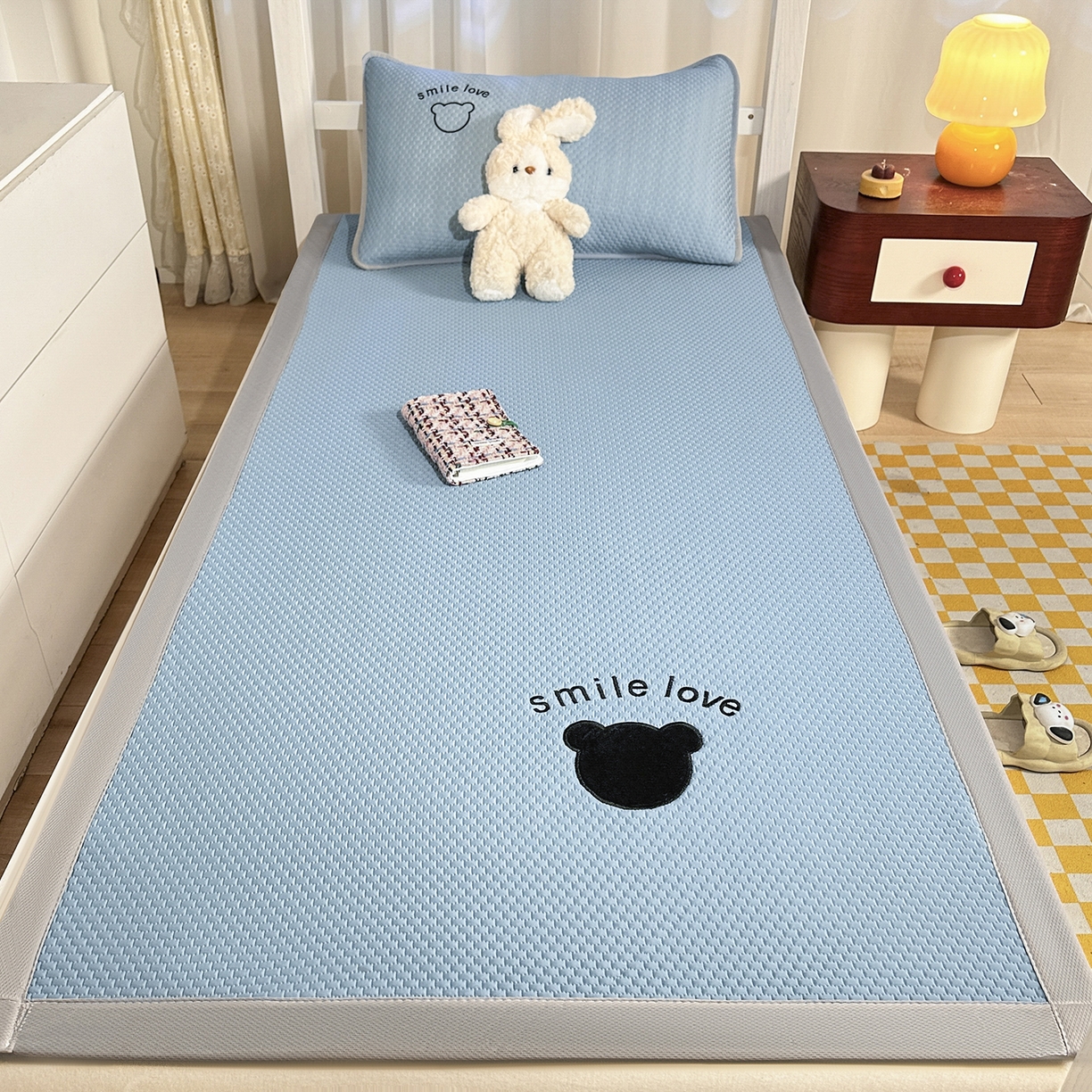 91家纺网 家纺一手货源 找家纺 奇丝雅 2026新款夏季A类真PE凉感冰豆豆凉席冰丝床单单件冰丝席可机洗单人-学生床 八宝熊-蓝