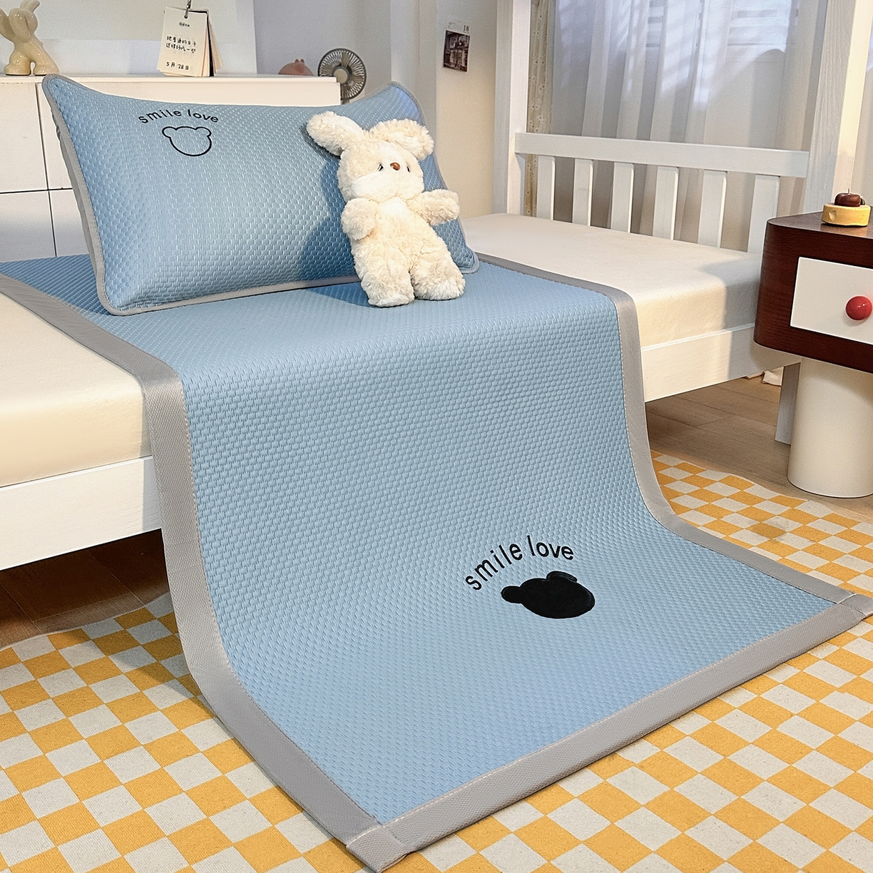 91家纺网 家纺一手货源 找家纺 奇丝雅 2026新款夏季A类真PE凉感冰豆豆凉席冰丝床单单件冰丝席可机洗单人-学生床 八宝熊-蓝