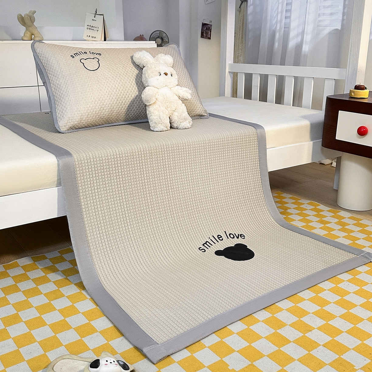 91家纺网 家纺一手货源 找家纺 奇丝雅 2026新款夏季A类真PE凉感冰豆豆凉席冰丝床单单件冰丝席可机洗单人-学生床 八宝熊-咖