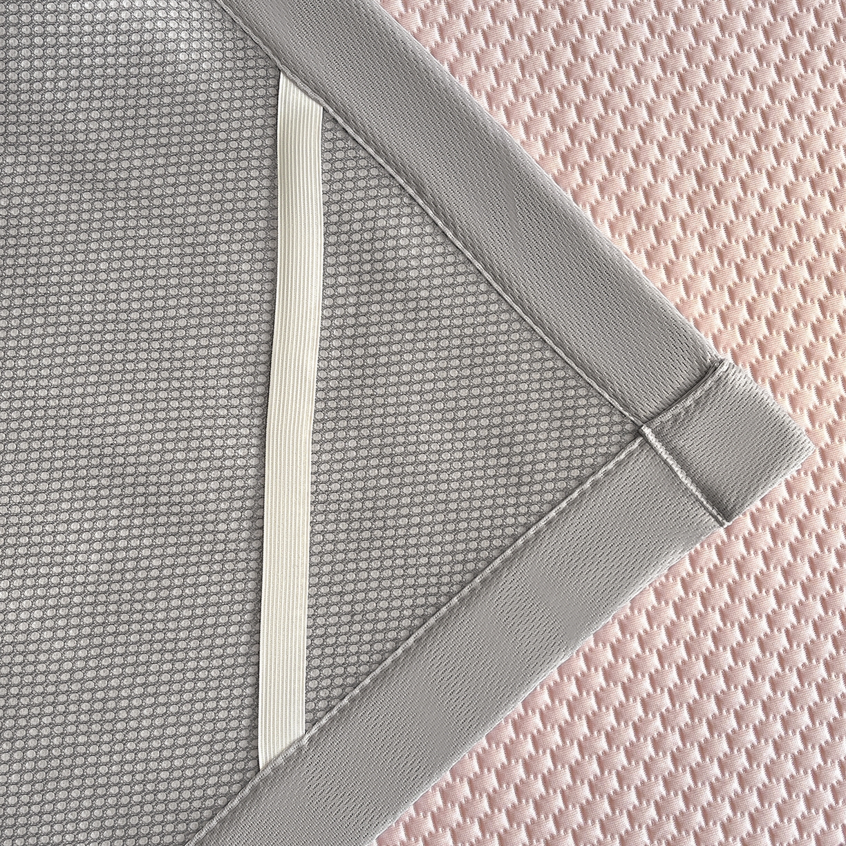 91家纺网 家纺一手货源 找家纺 奇丝雅 2026新款夏季A类真PE凉感冰豆豆凉席冰丝床单单件冰丝席可机洗单人-学生床 八宝熊-粉