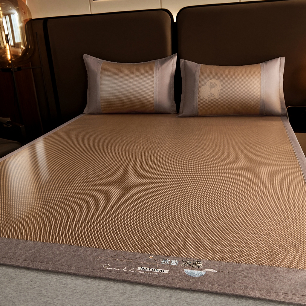 91家纺网 家纺一手货源 找家纺 青雅席业 2026新款防滑3D复合冰藤凉席三件套 冰藤-落日-咖